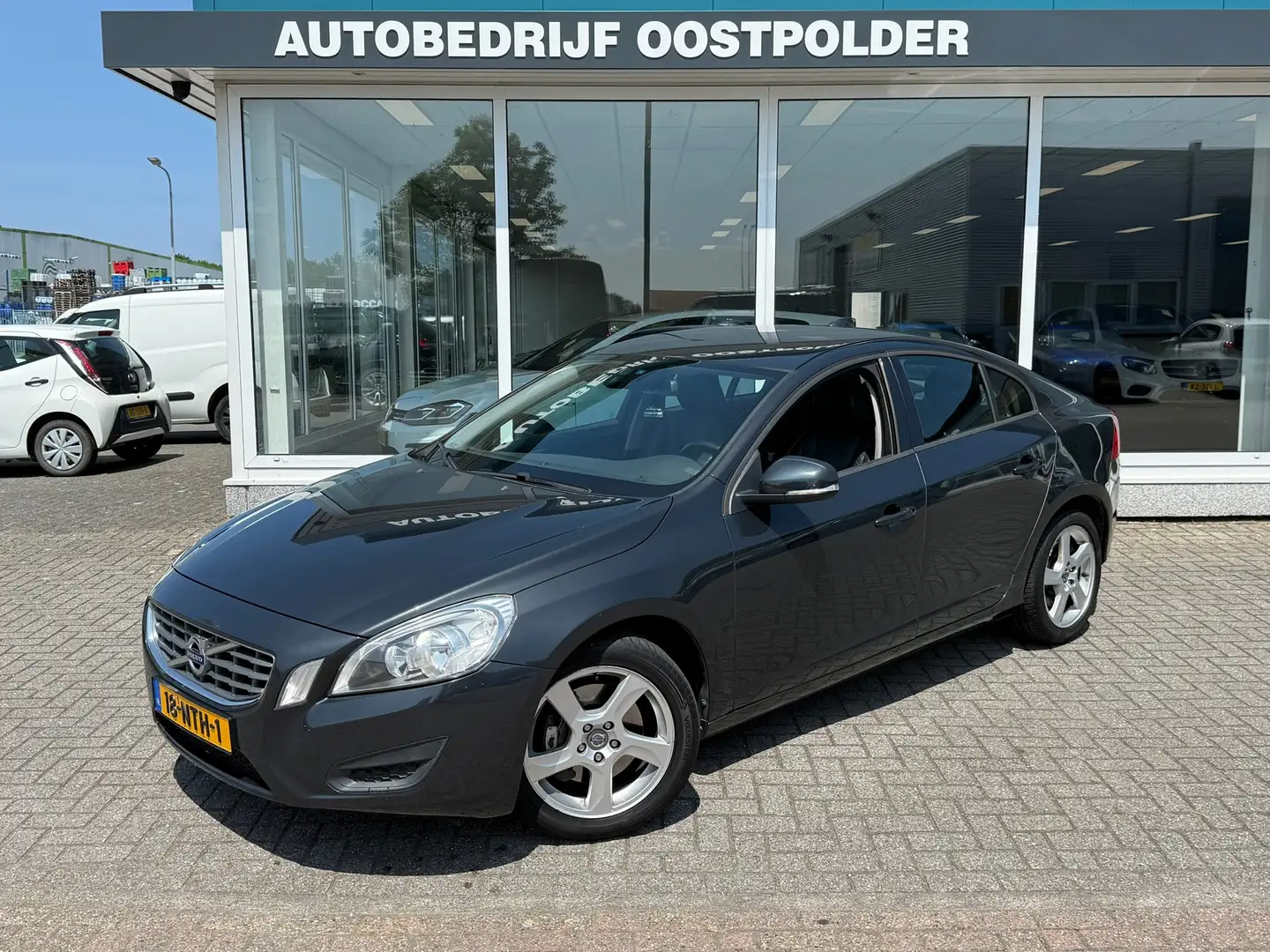 Volvo S60 2.0T Intro Edition Gris - 1