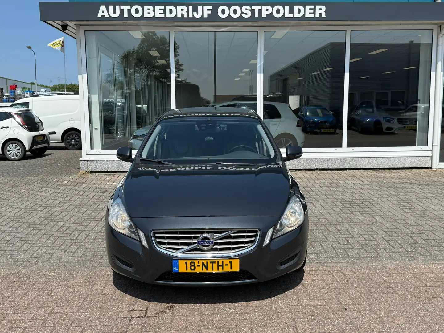 Volvo S60 2.0T Intro Edition Gris - 2