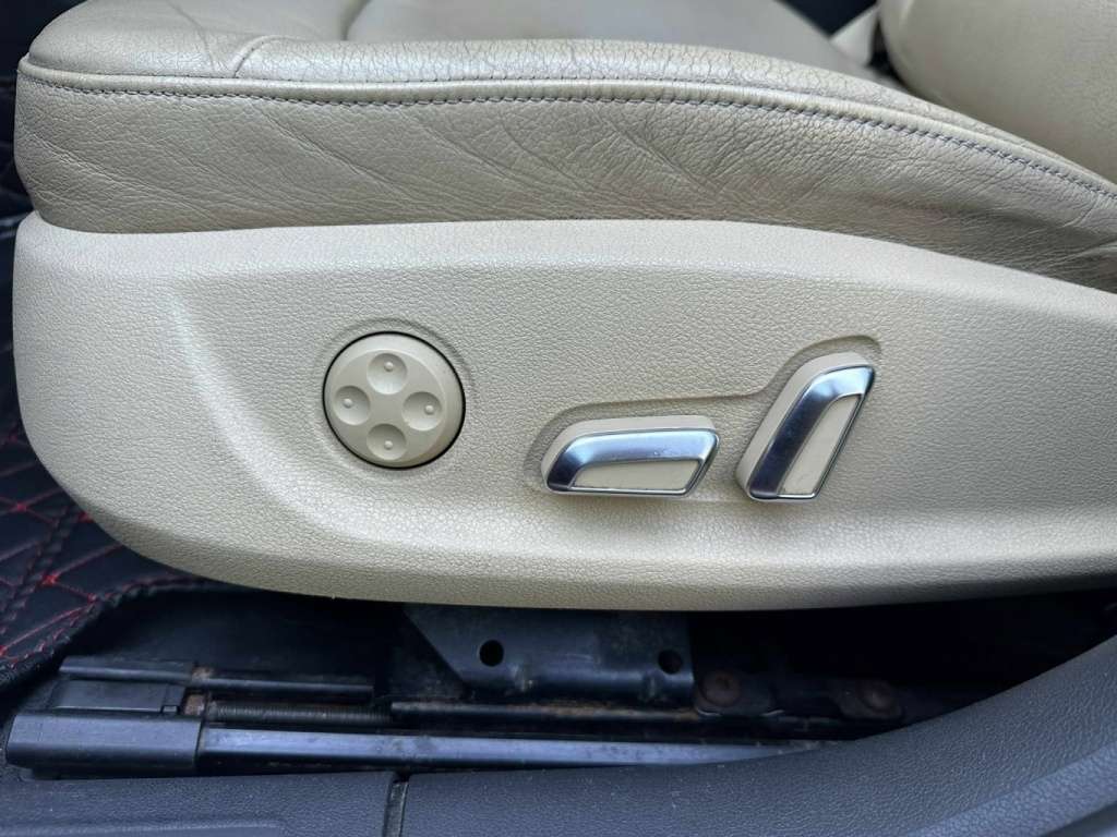 2013 Audi A4 4dr Sdn Auto quattro thumb 12