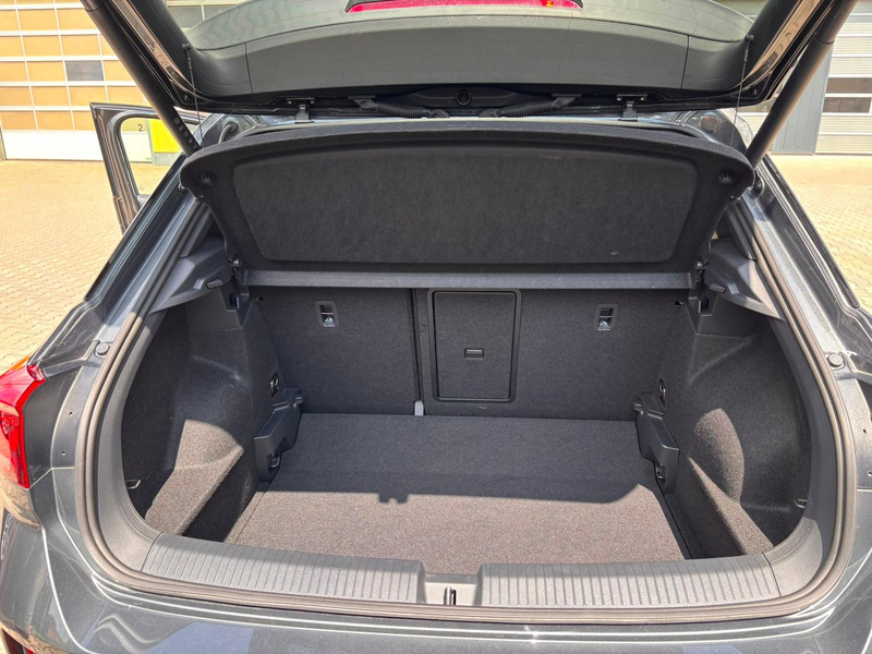 Volkswagen T-Roc R-Line DSG, AHK, RFK, SHZ, ACC, PLA, APP — photo 12