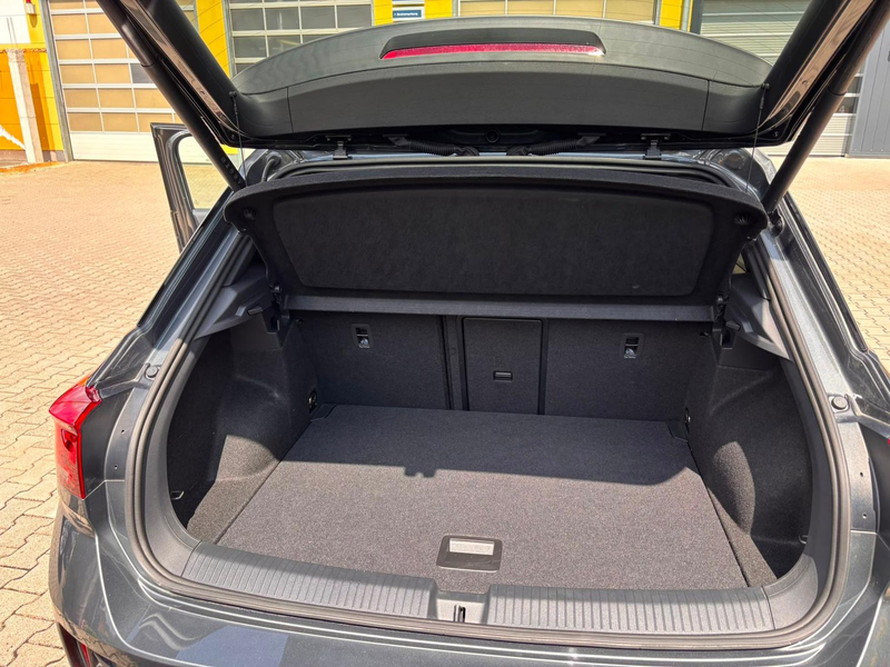 Volkswagen T-Roc R-Line DSG, AHK, RFK, SHZ, ACC, PLA, APP — photo 11