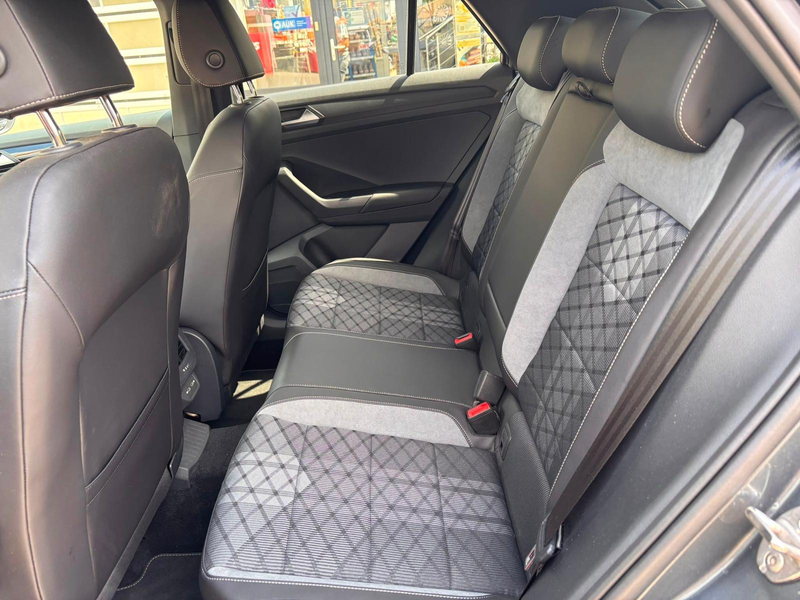 Volkswagen T-Roc R-Line DSG, AHK, RFK, SHZ, ACC, PLA, APP — photo 4