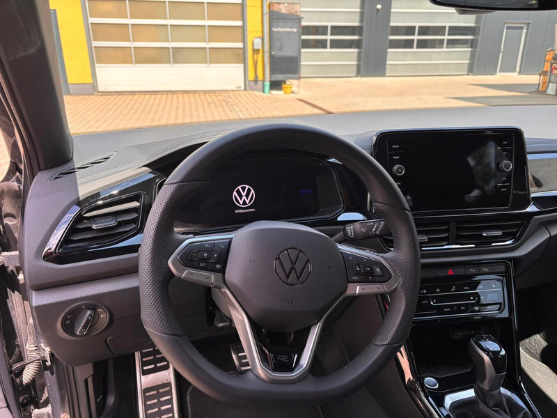Volkswagen T-Roc R-Line DSG, AHK, RFK, SHZ, ACC, PLA, APP — photo 5