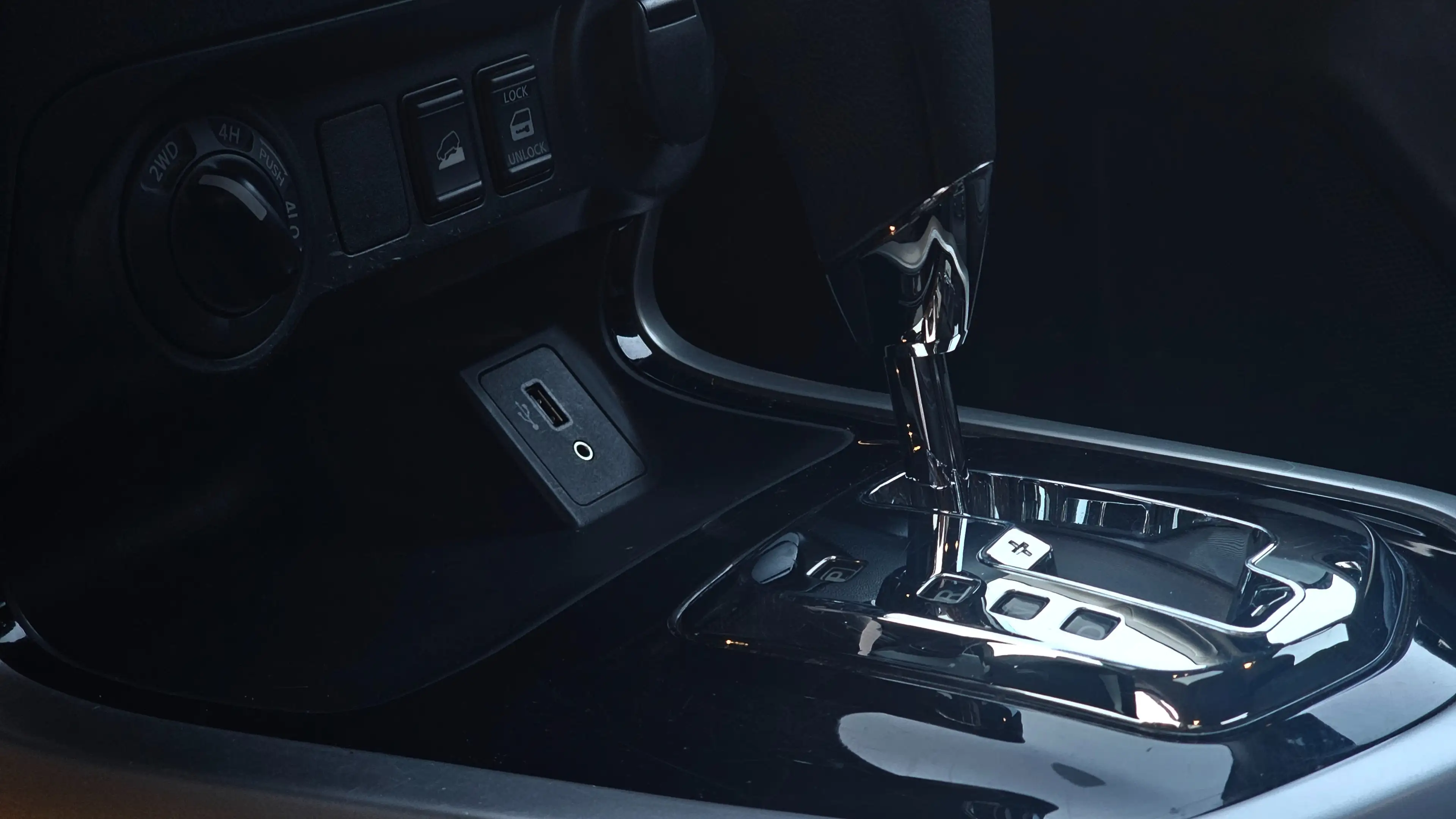 Nissan Navara BLACK ED. N-GUARD *OFFROAD PACK €23132 EX BTW — photo 13