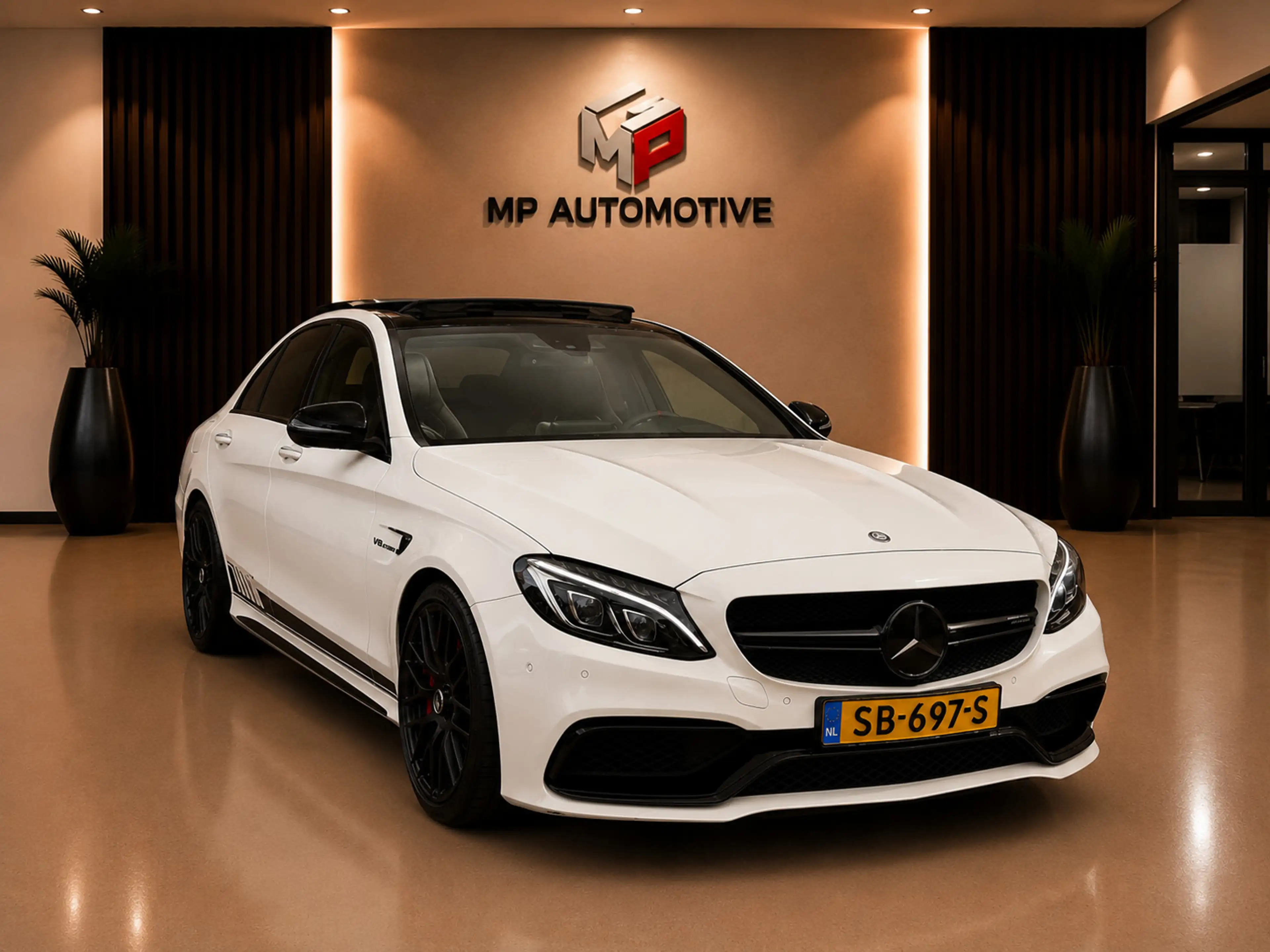 Mercedes-Benz C 63 AMG S Edition 1|PANO|MEMORY|KUIPST|CARBON|BURMESTER|C6 — photo 7