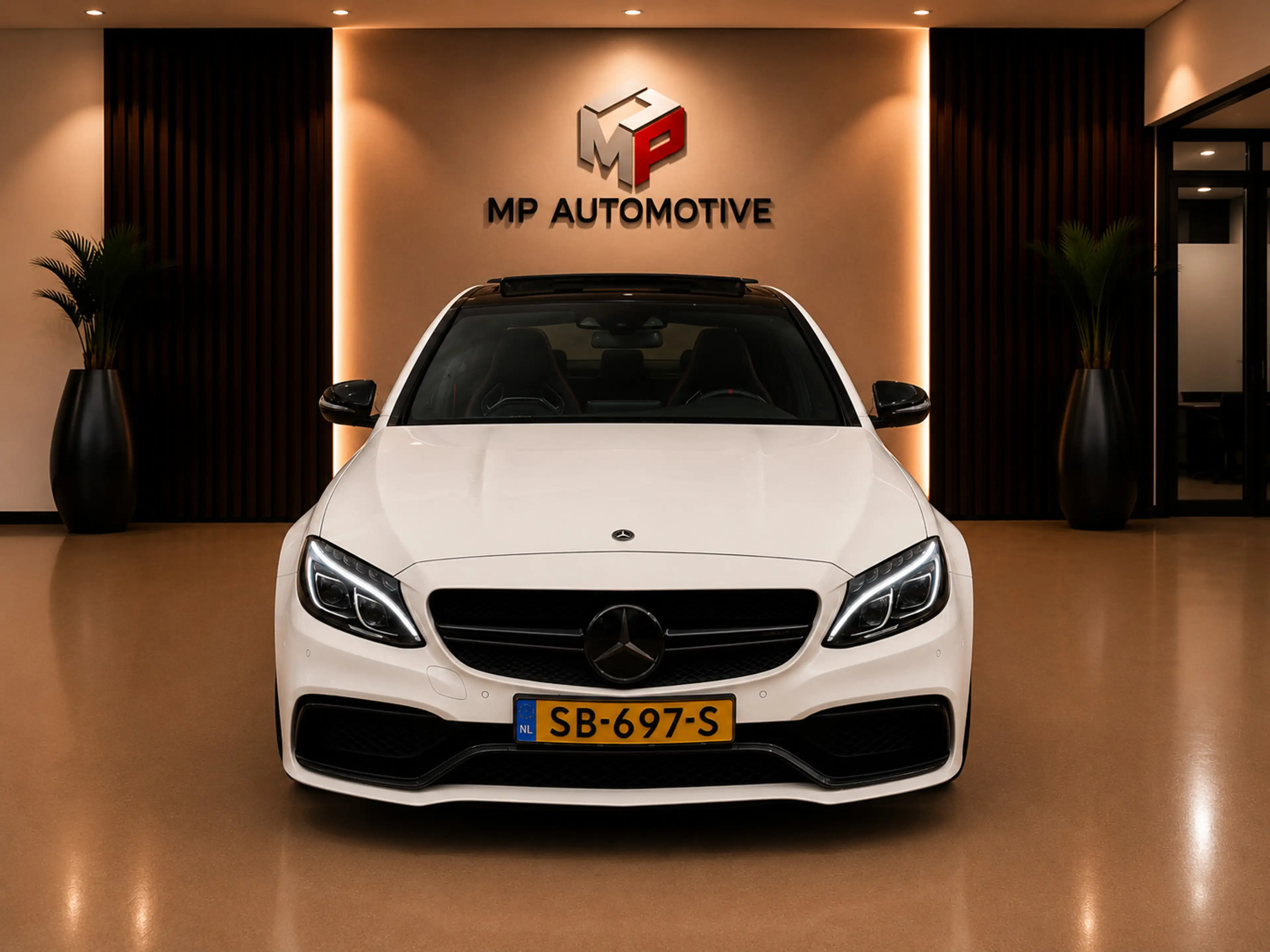 Mercedes-Benz C 63 AMG S Edition 1|PANO|MEMORY|KUIPST|CARBON|BURMESTER|C6 — photo 8