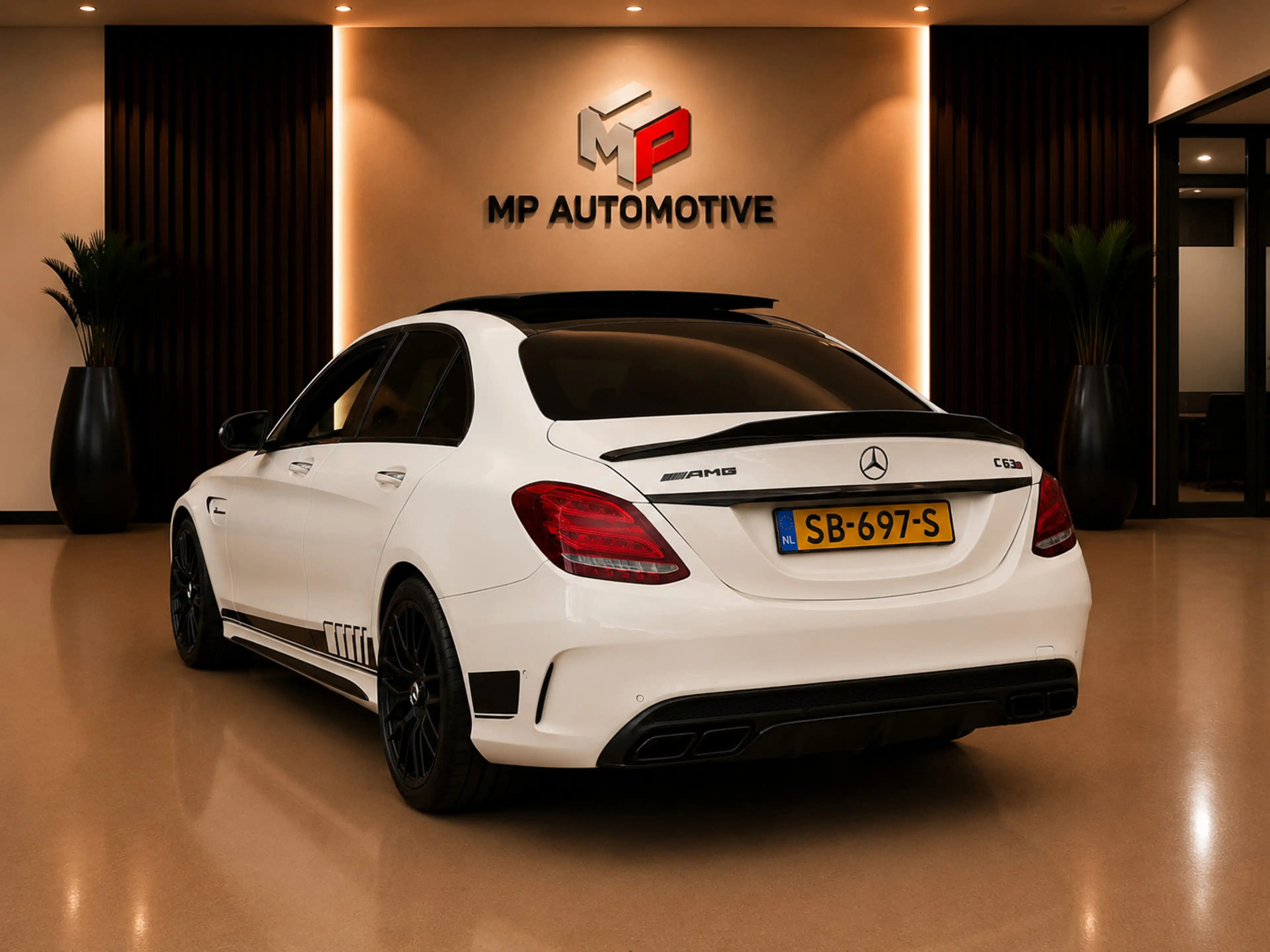 Mercedes-Benz C 63 AMG S Edition 1|PANO|MEMORY|KUIPST|CARBON|BURMESTER|C6 — photo 6