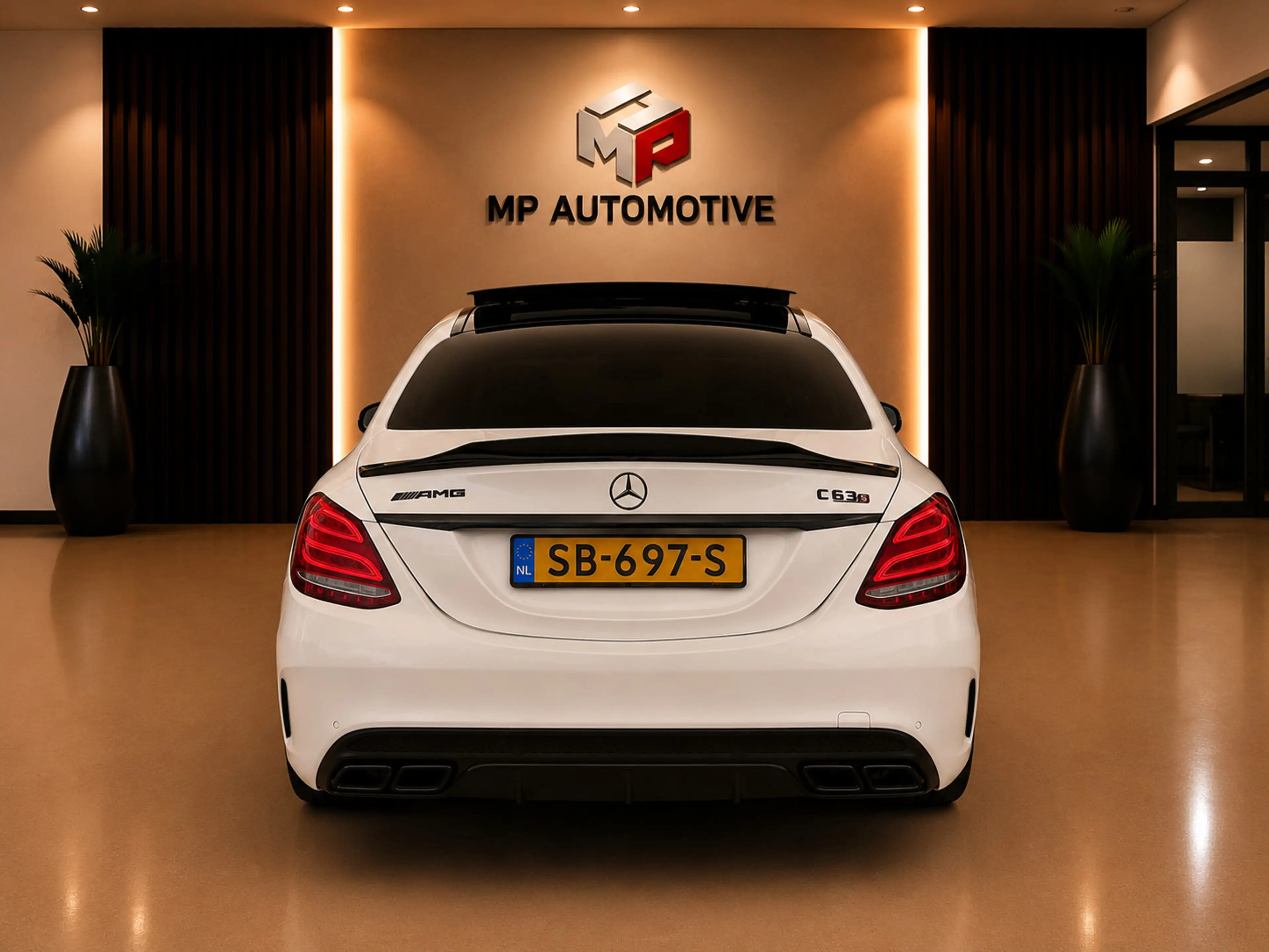 Mercedes-Benz C 63 AMG S Edition 1|PANO|MEMORY|KUIPST|CARBON|BURMESTER|C6 — photo 9