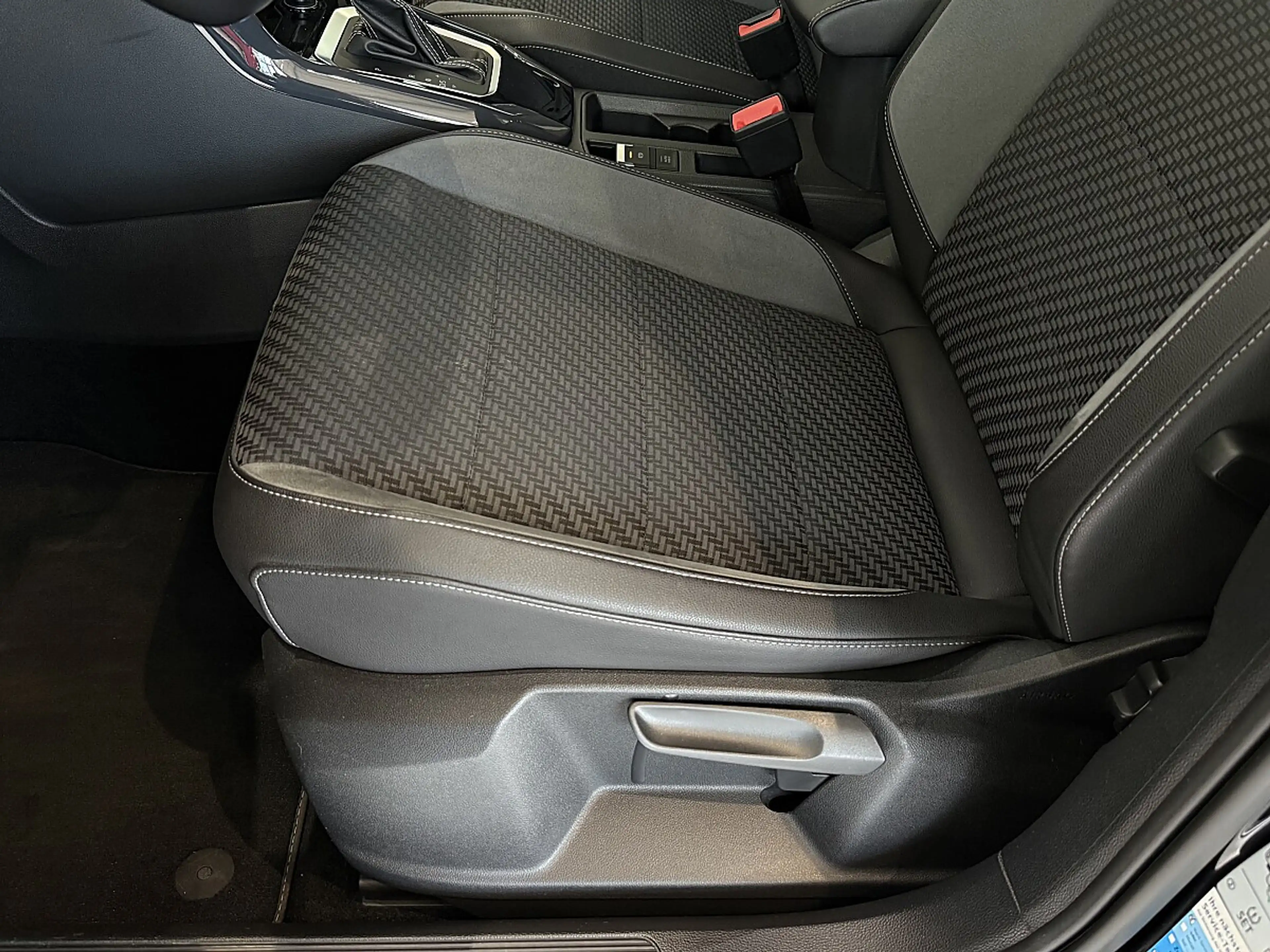 Volkswagen T-Roc 1,5 TSI ACT R-Line DSG*Spur*Kamera*Totwinkel*ACC — photo 12