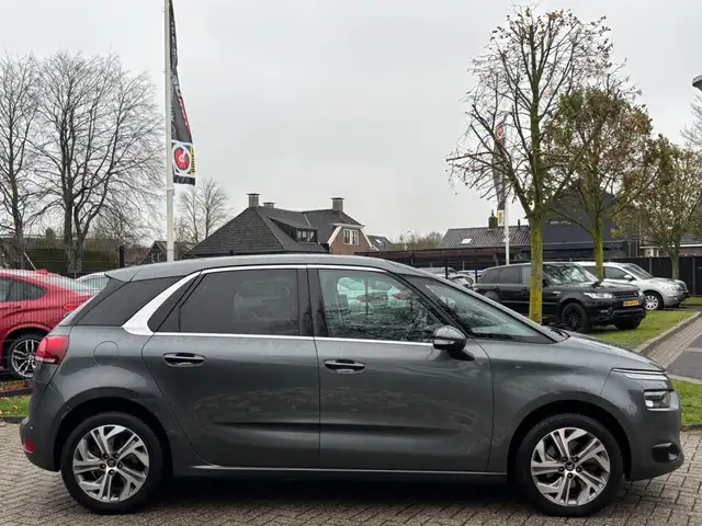 Citroen C4 Picasso view 4