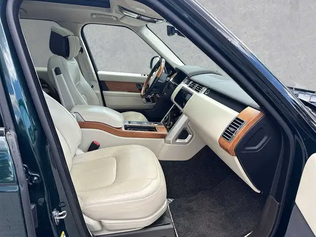 Land Rover Range Rover view 3