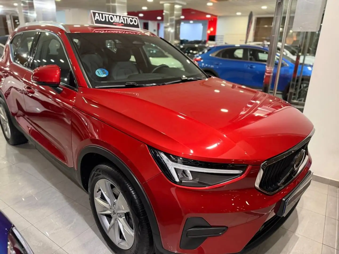 Volvo XC40 Core 2.0 B3 G Auto Rojo - 1