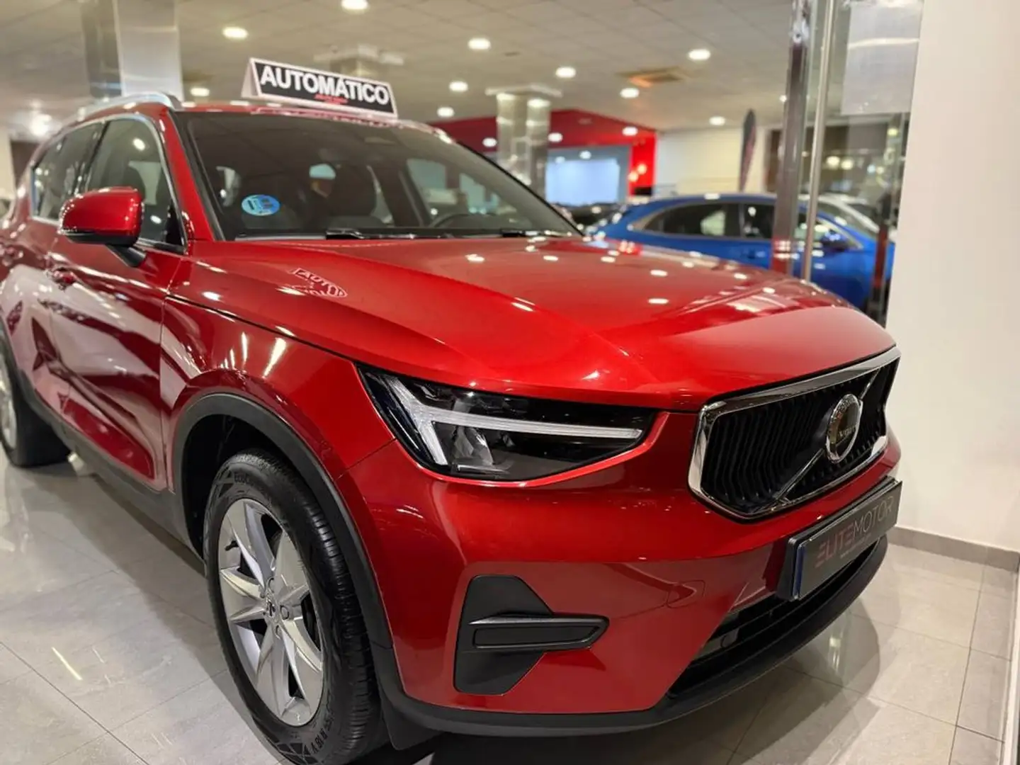 Volvo XC40 Core 2.0 B3 G Auto Rojo - 2