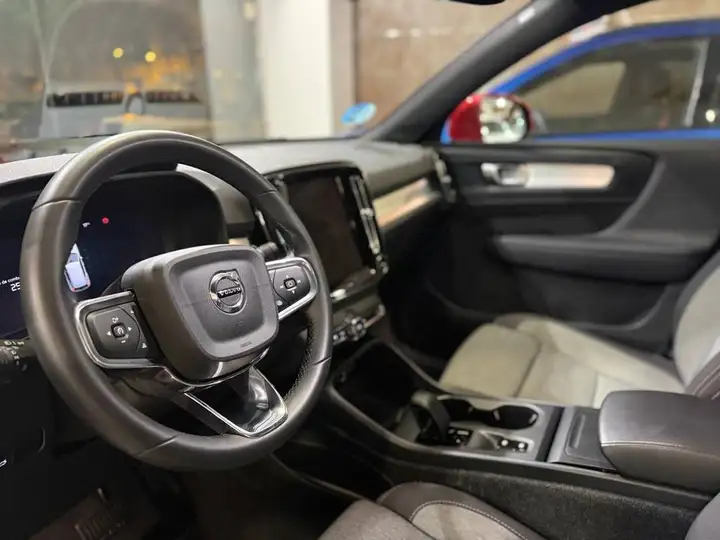 Volvo XC40 2024, foto 8