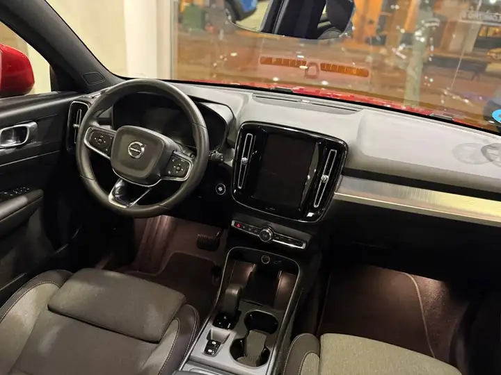 Volvo XC40 2024, foto 9