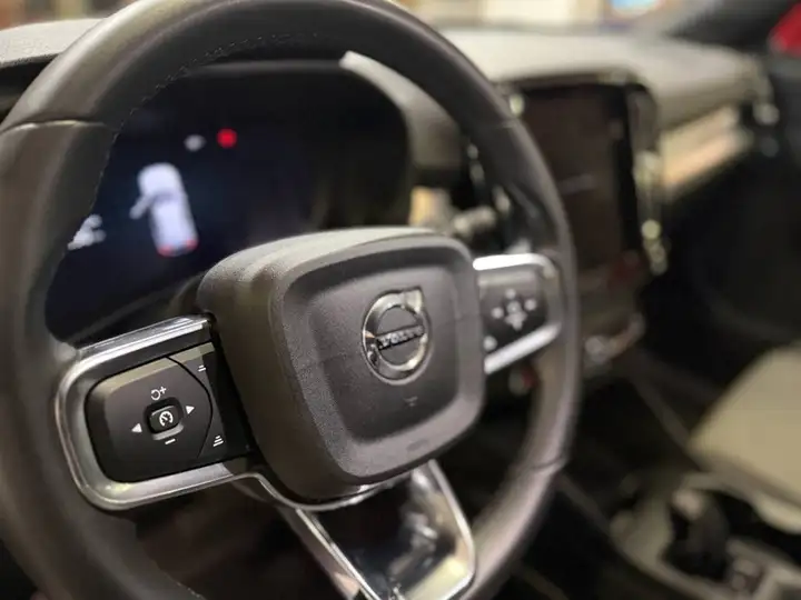 Volvo XC40 2024, foto 7
