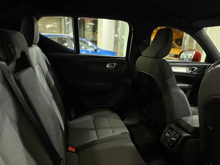 Volvo XC40 2024, foto 11