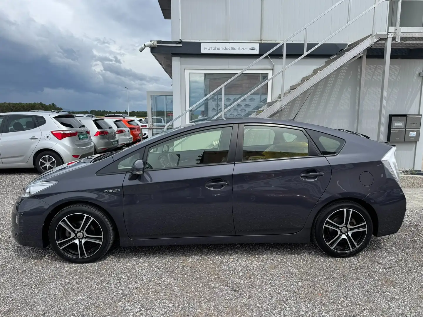Toyota Prius 1,8 VVT-i Hybrid Premium 12_TOYOTA SERVICEHEFT Grau - 2