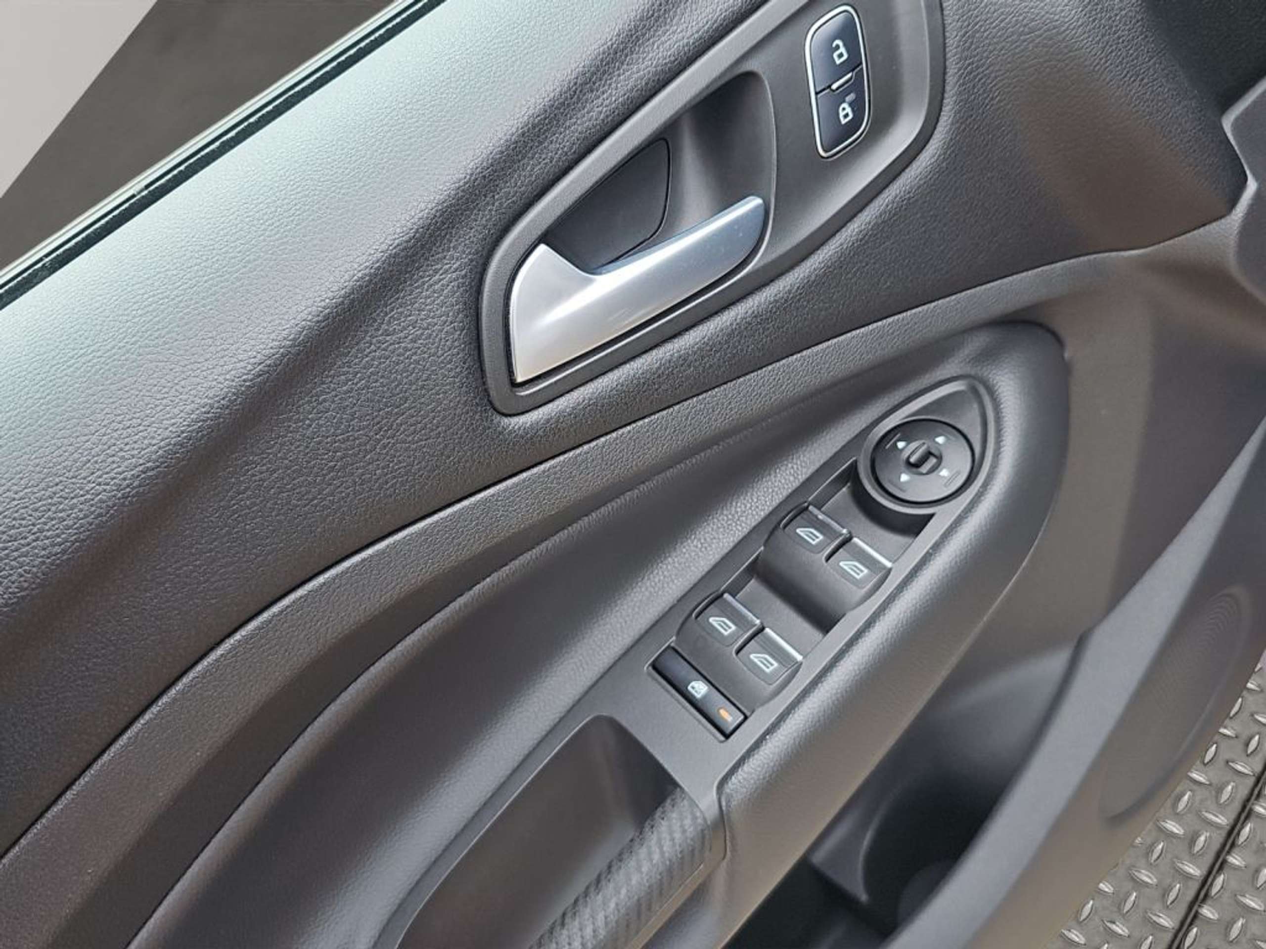 Fahrzeugabbildung Ford Kuga 1.5 EcoBoost Trend *AHK*17-LM* - mit KI generiert/bearbeitet