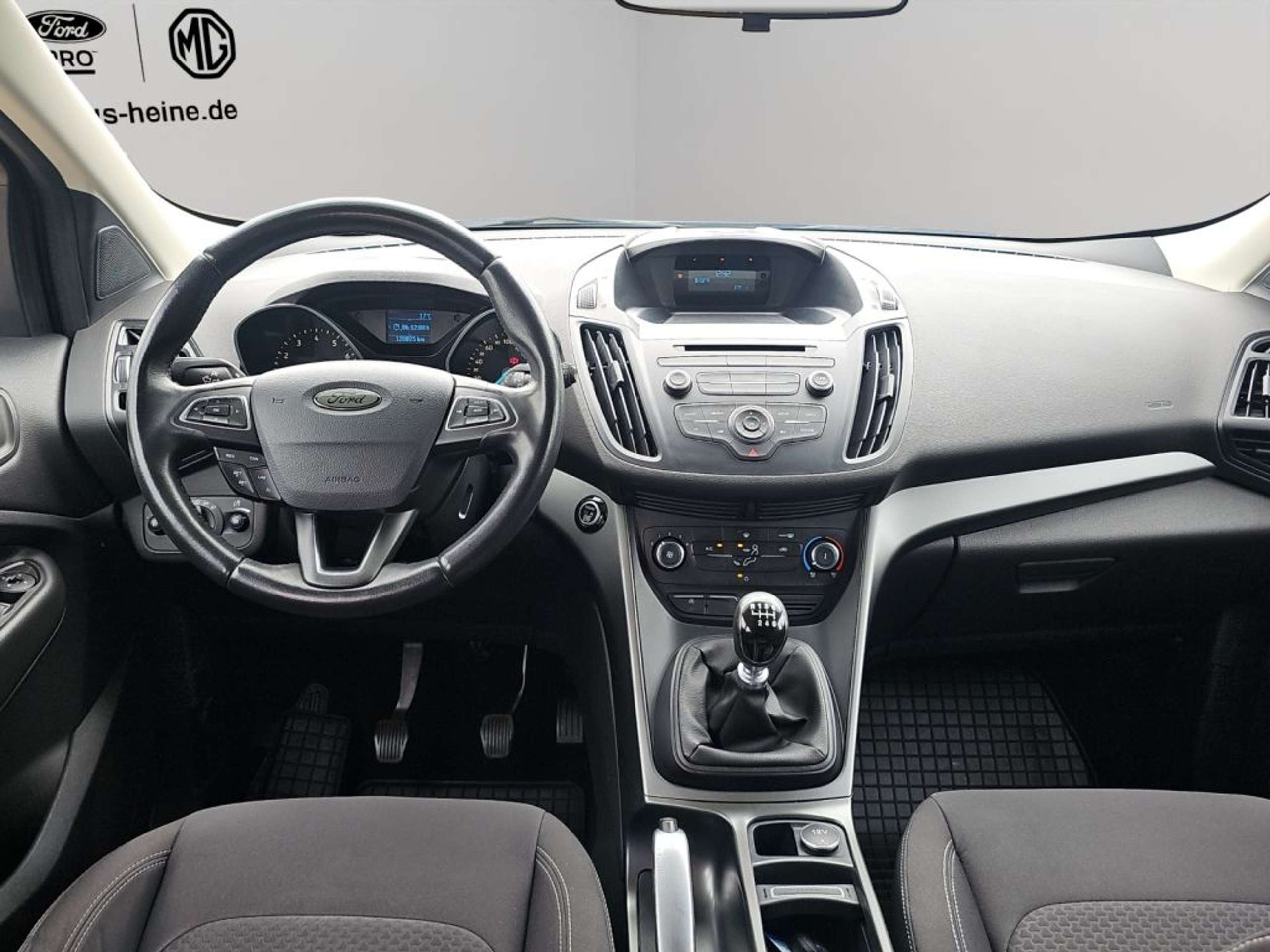 Fahrzeugabbildung Ford Kuga 1.5 EcoBoost Trend *AHK*17-LM* - mit KI generiert/bearbeitet