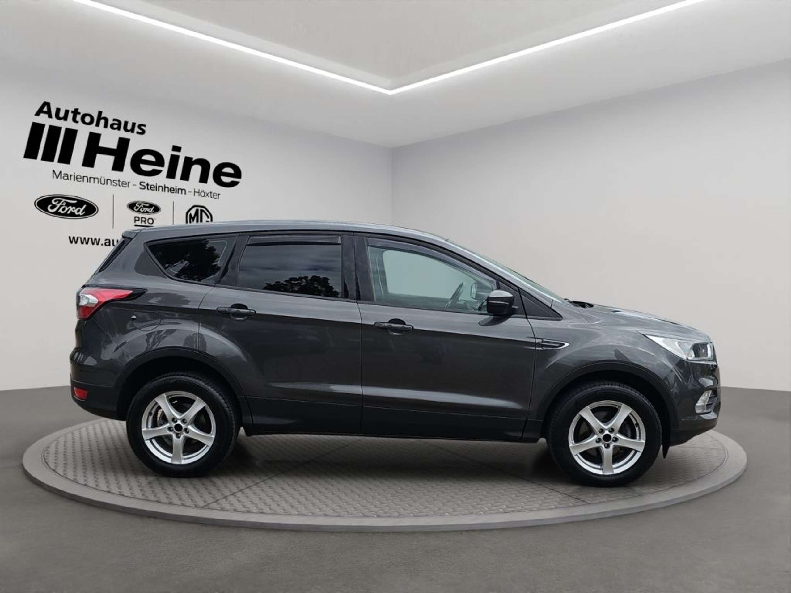 Fahrzeugabbildung Ford Kuga 1.5 EcoBoost Trend *AHK*17-LM* - mit KI generiert/bearbeitet