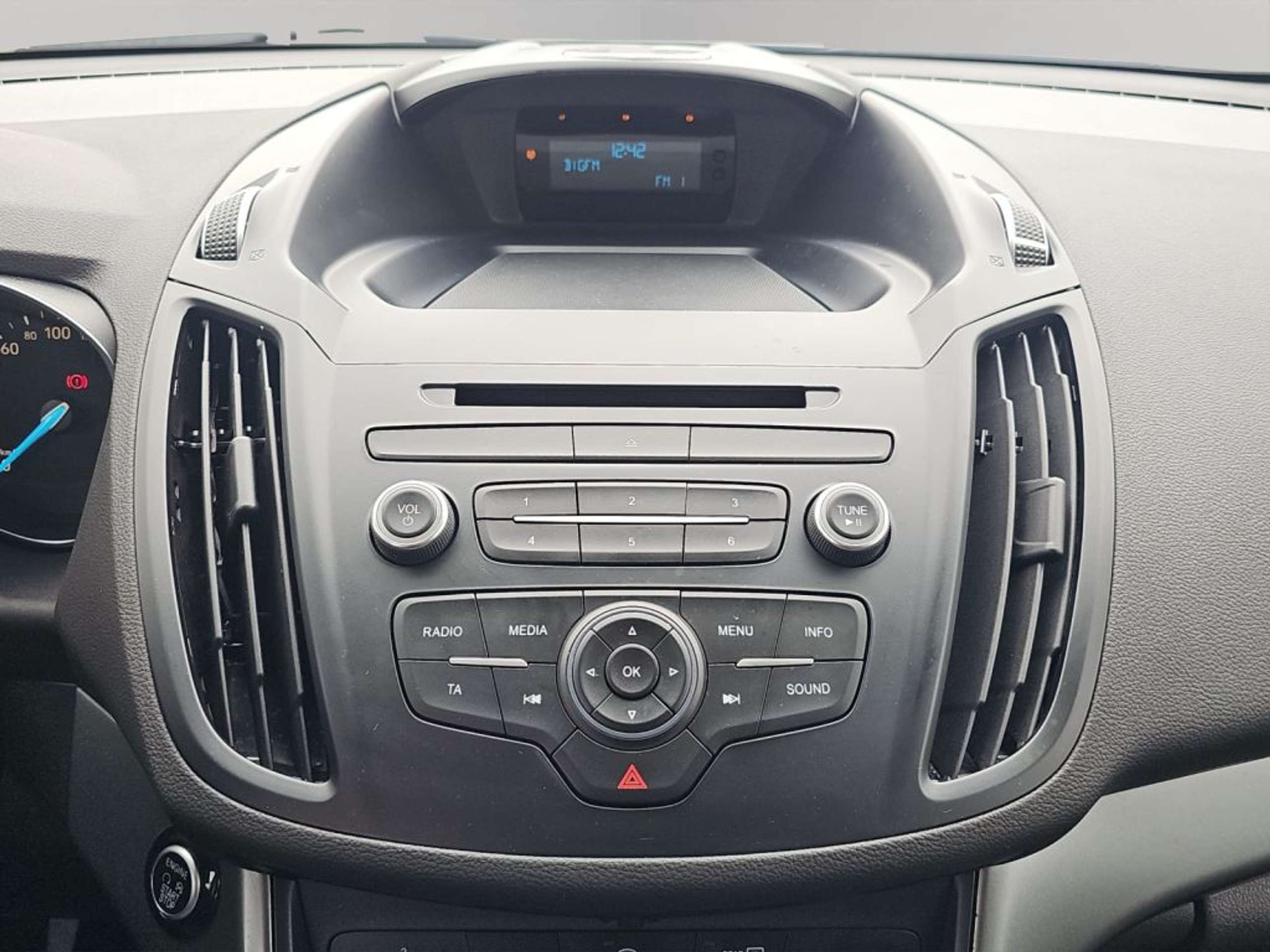 Fahrzeugabbildung Ford Kuga 1.5 EcoBoost Trend *AHK*17-LM* - mit KI generiert/bearbeitet
