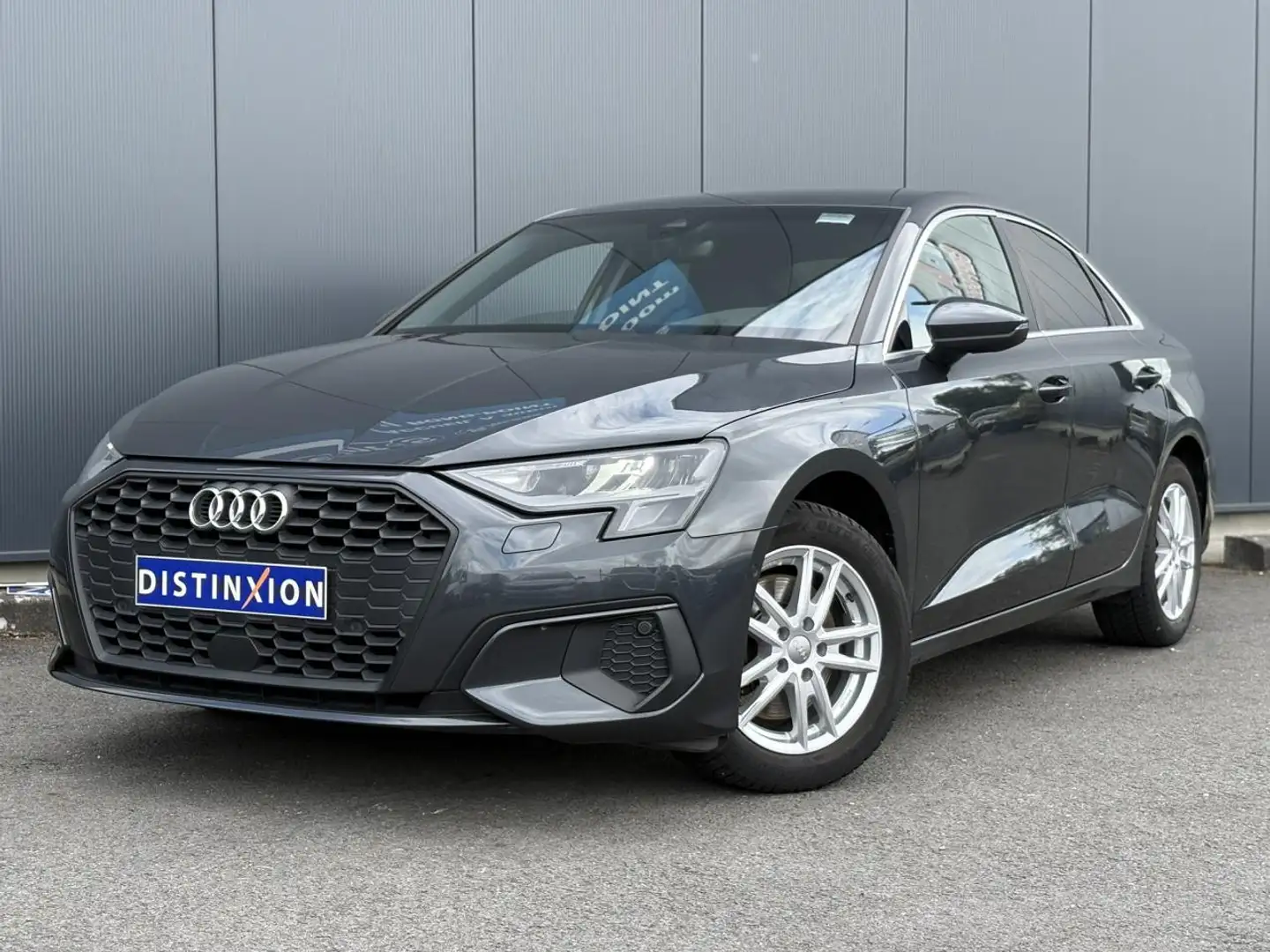 Audi A3 35 TFSI 150 Design avec GPS, Apple Car Play et Park Assist Gris - 2