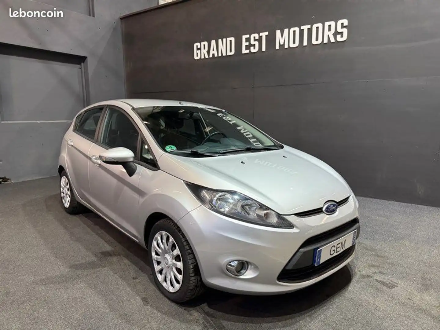 Ford Fiesta 1.4 TDCI TREND deuxième main entretien à jour reprise garantie - Gris - 1