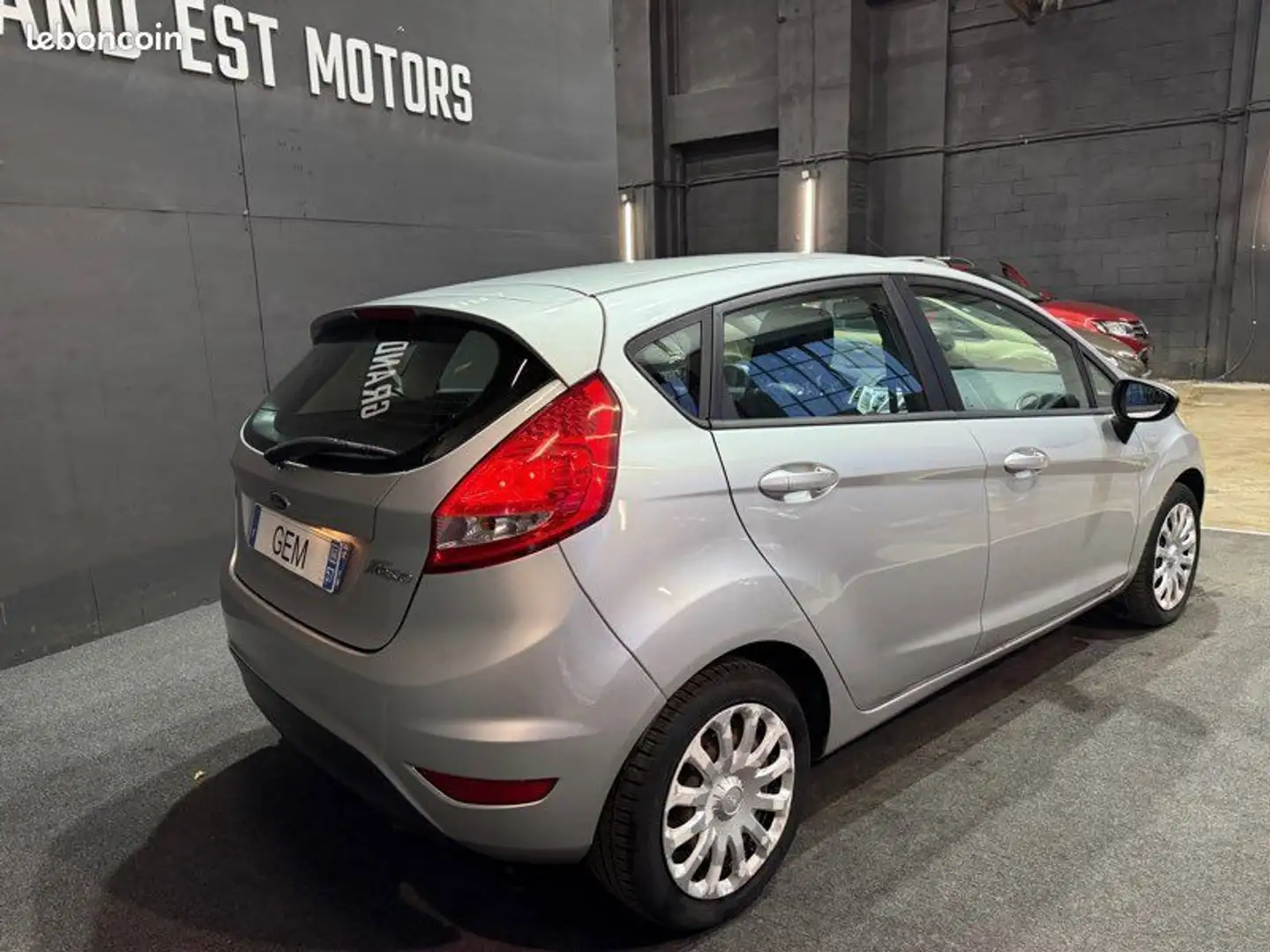 Ford Fiesta 1.4 TDCI TREND deuxième main entretien à jour reprise garantie - Gris - 2