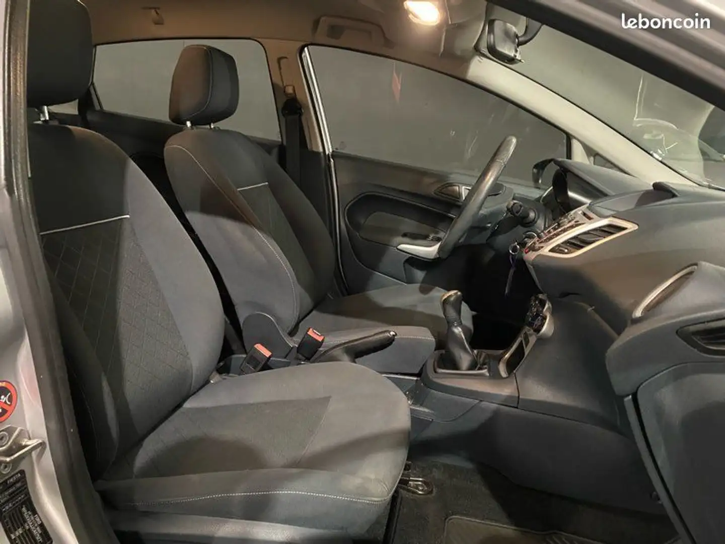 Ford Fiesta 1.6 TDCI TREND (95cv) deuxième main entretien à jour Bluetooth reprise garantie - Gris - 2