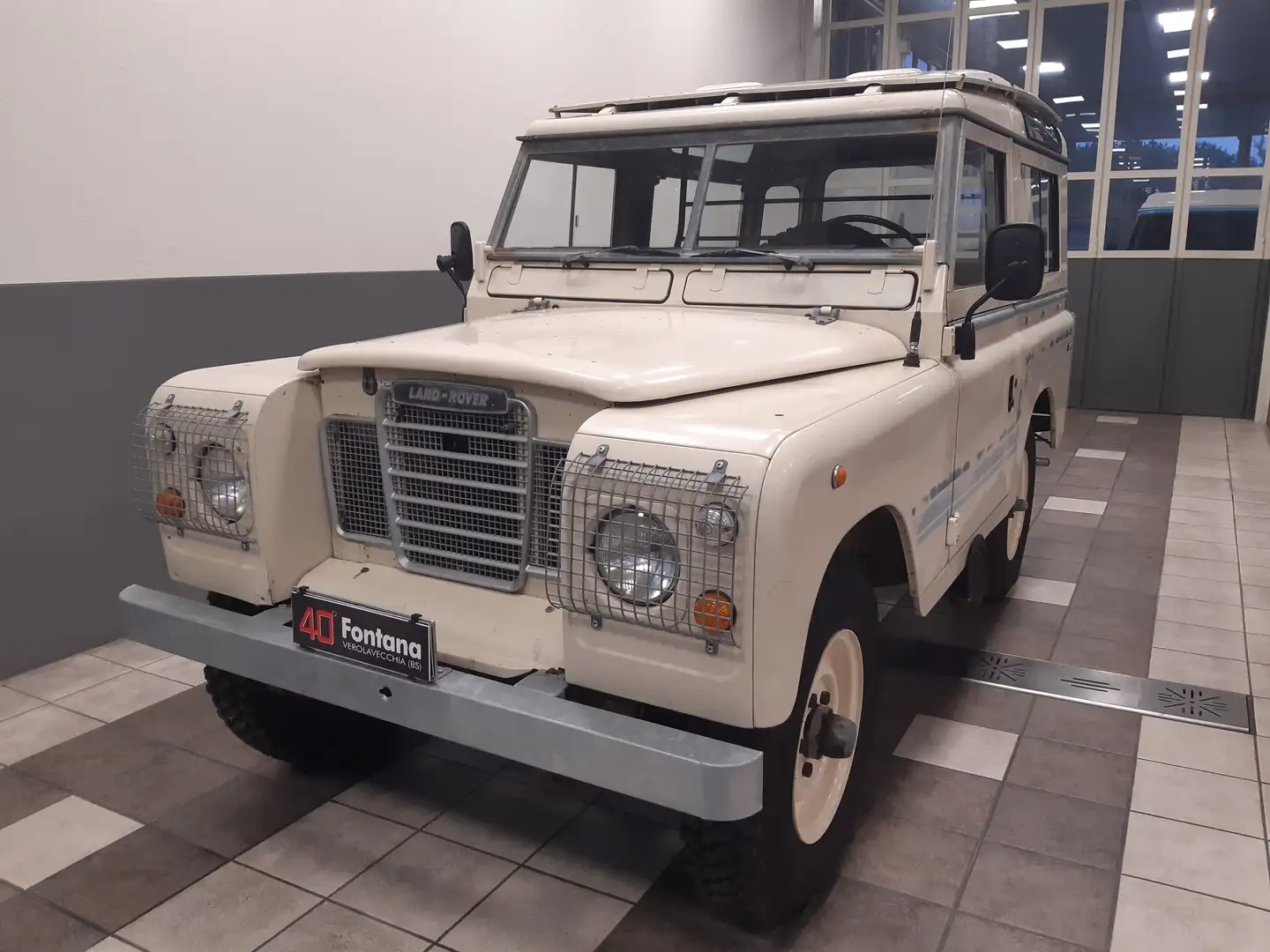 Land Rover Defender 88 D Beżowy - 1