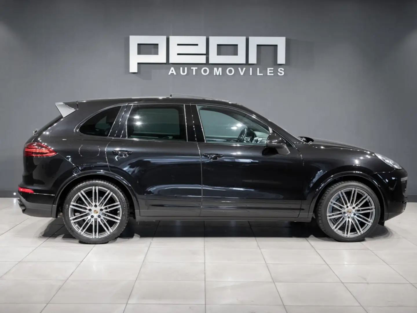 Porsche Cayenne Diesel Platinum Edition Aut. Schwarz - 2