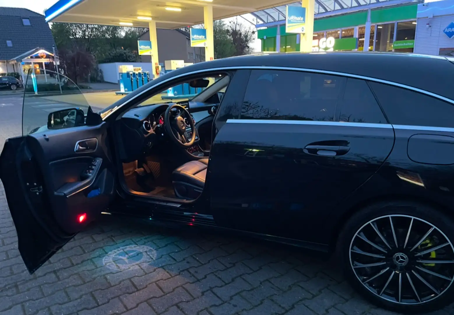 Mercedes-Benz CLA 200 Shooting Brake d 4Matic 7G-DCT - 1