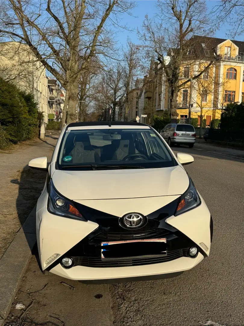 Toyota Aygo x-wave - 1