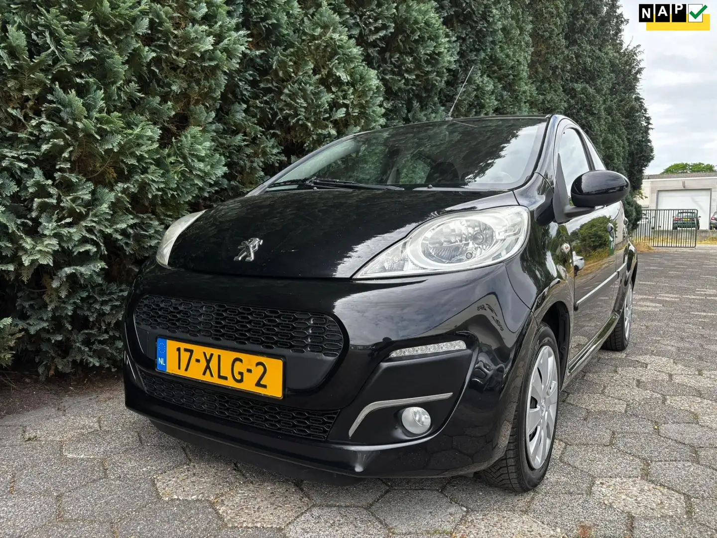 Peugeot 107 1.0 Active | Airco | 5-Deurs Zwart - 1