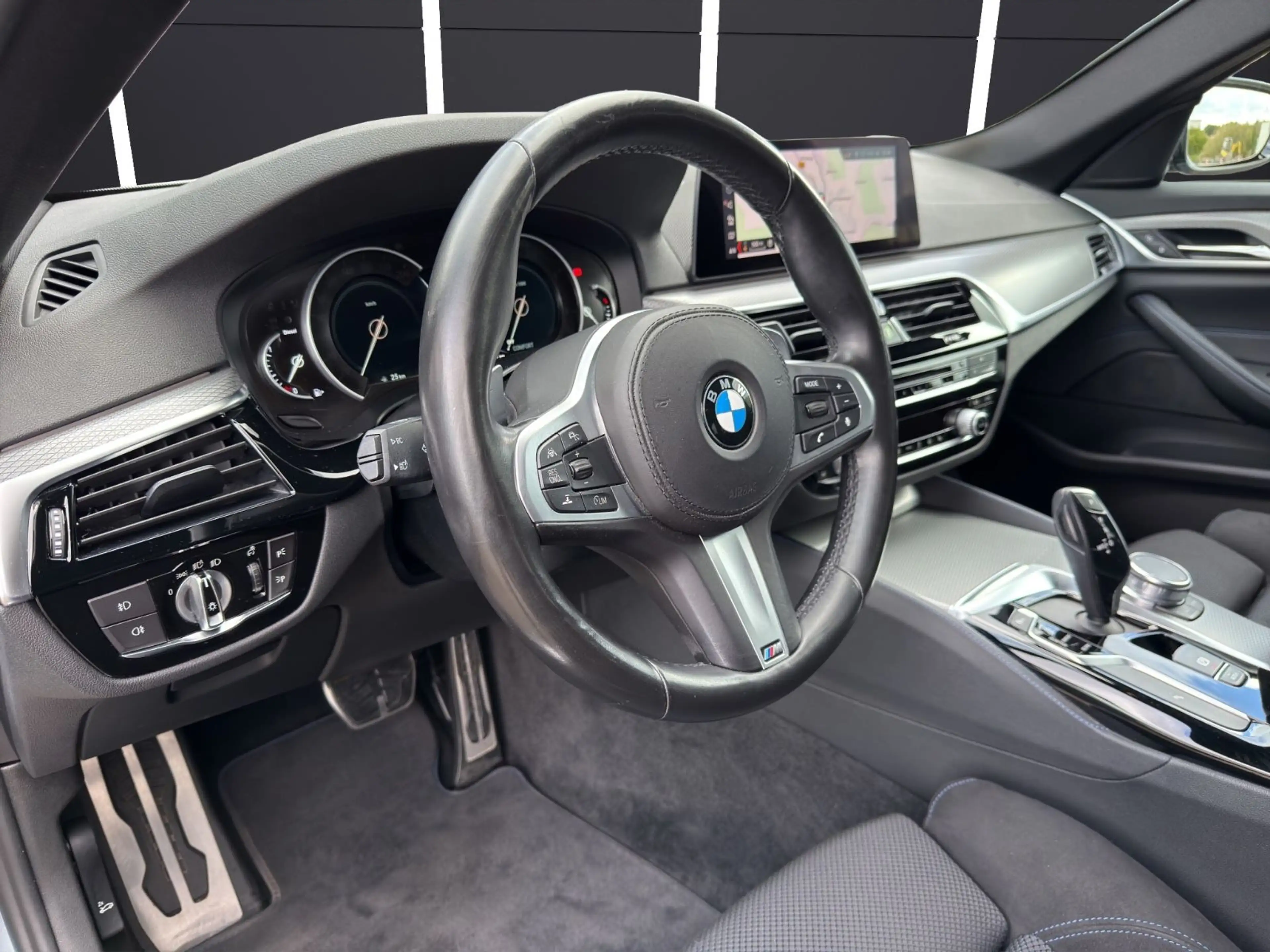 BMW 530 d Touring M-Sport TOP AUSSTATTUNG — photo 11