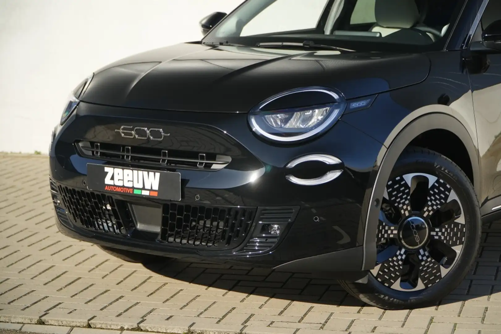 Fiat 600 1.2 Hybrid 100 PK La Prima | Navi | Camera | Carpl Zwart - 2