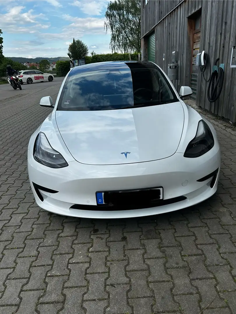 Tesla Model 3 SR - 8 fach bereift - Winterpaket Weiß - 2