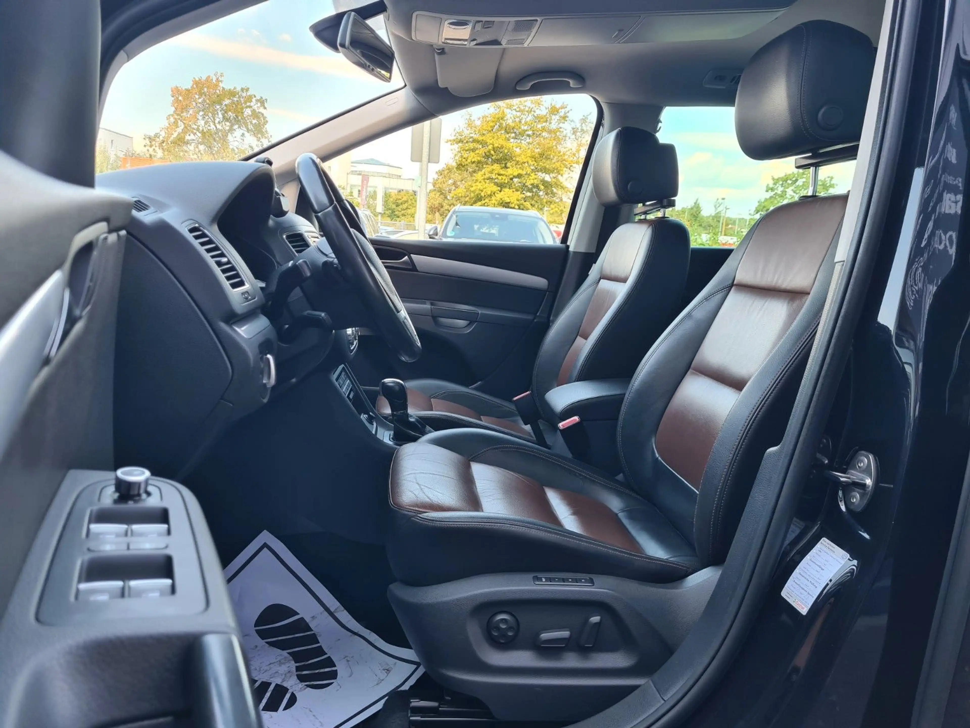 Volkswagen Sharan Highline 2.0 TSi DSG - 7 SITZER - eTüren — photo 11