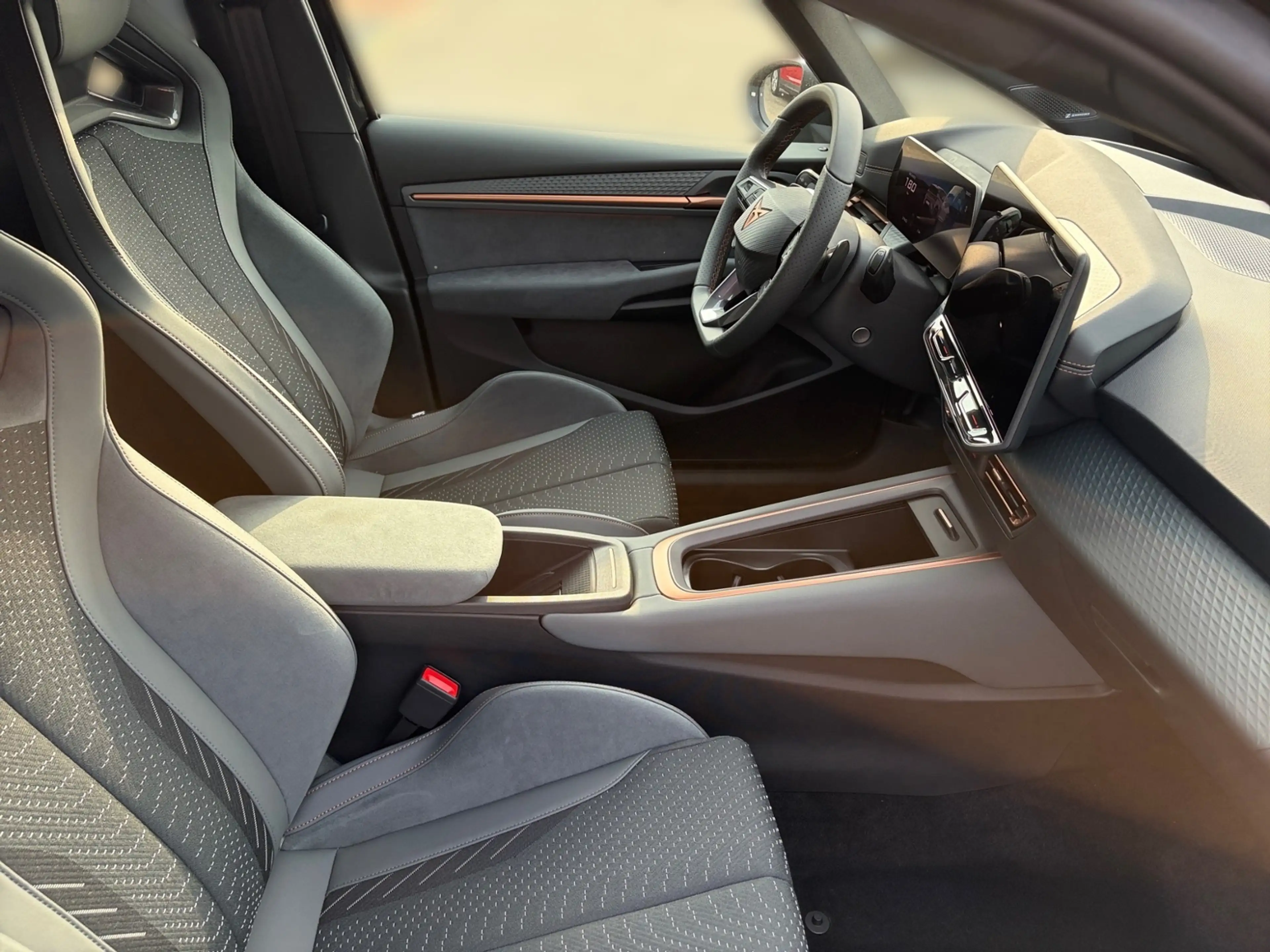CUPRA Born VZ 240KW (326PS)*DSG*AHK*NAVI*HEAD-UP*SENNHEISER* — photo 7
