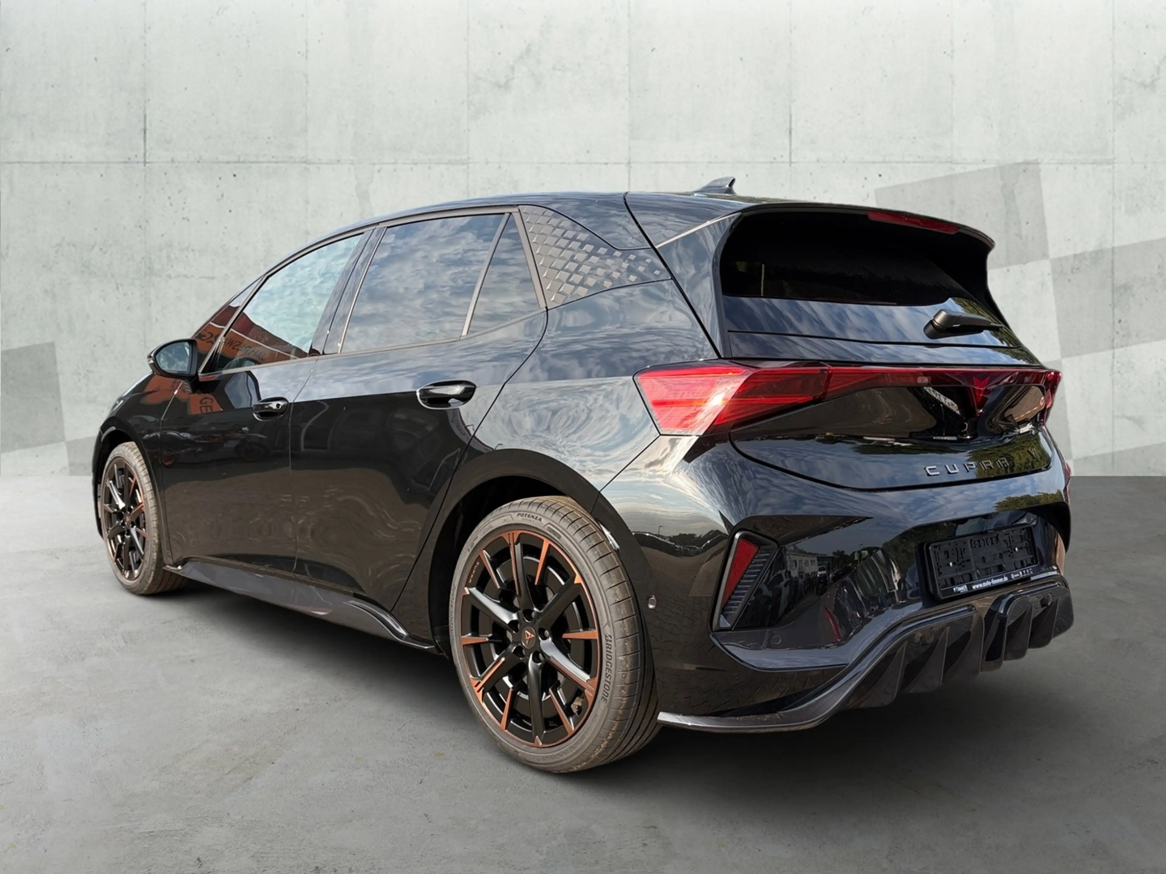 CUPRA Born VZ 240KW (326PS)*DSG*AHK*NAVI*HEAD-UP*SENNHEISER* — photo 4