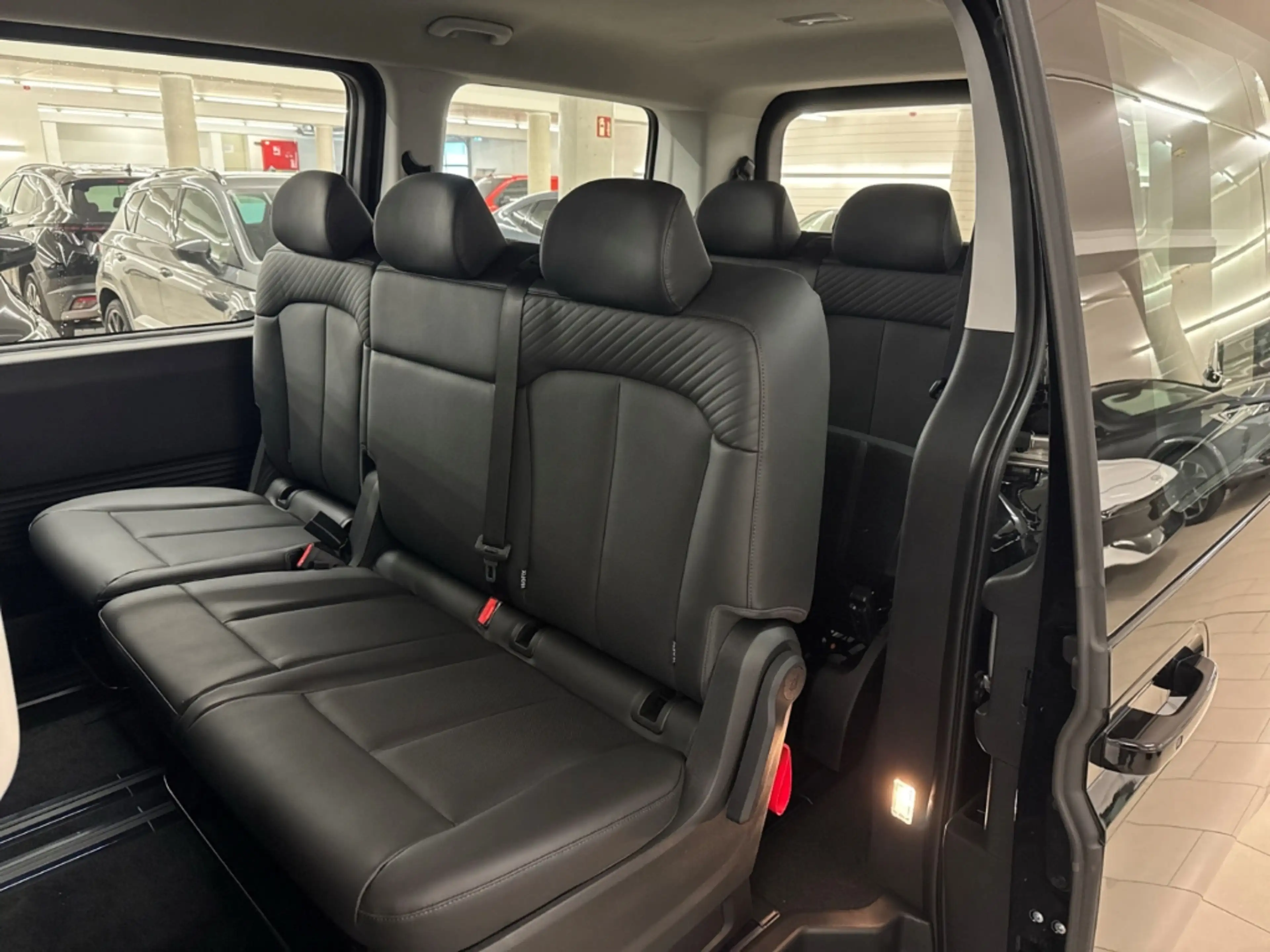 Hyundai STARIA Trend Hybrid Automatik Navi Leder Digitales Cockpi — photo 6