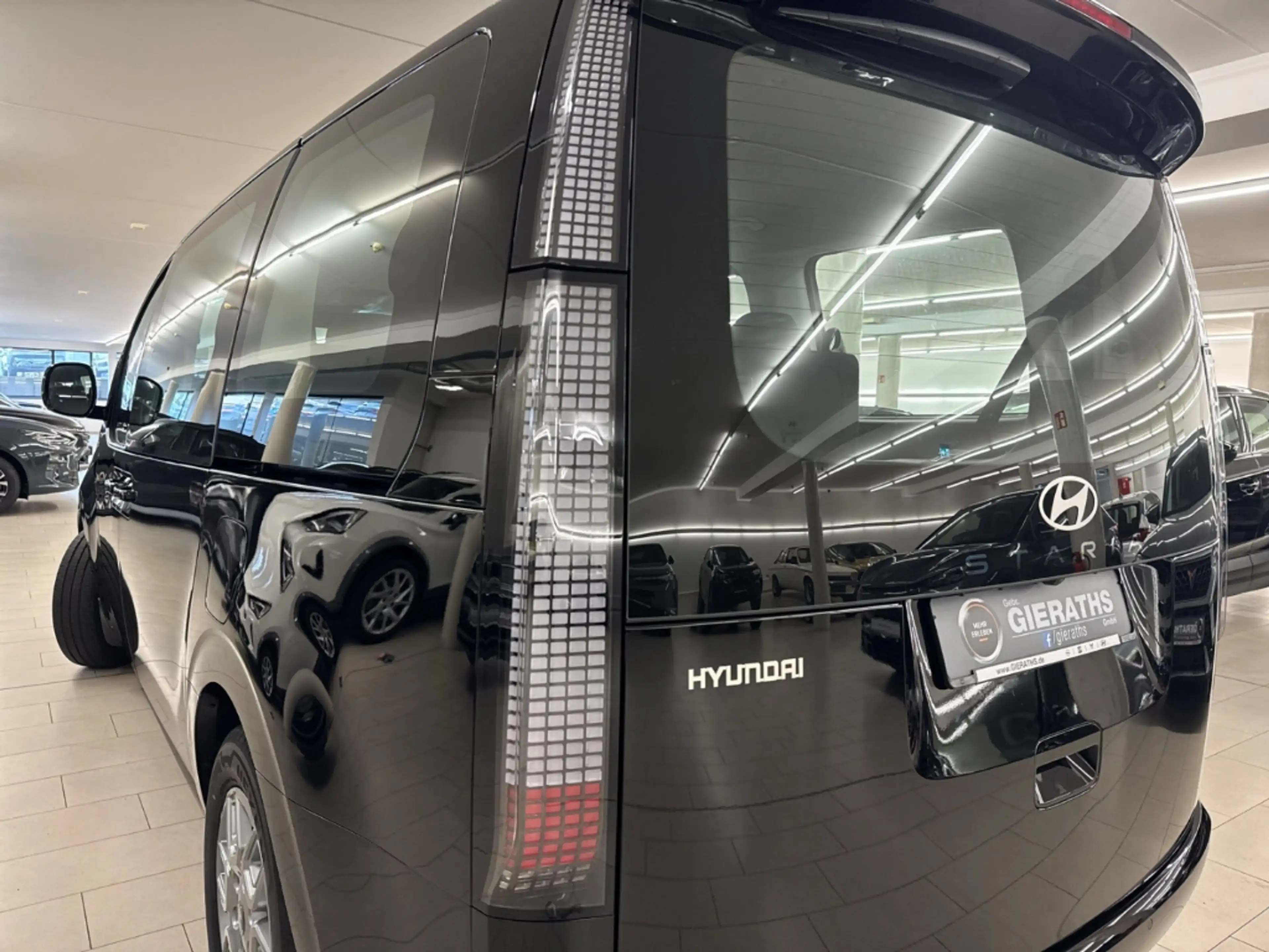 Hyundai STARIA Trend Hybrid Automatik Navi Leder Digitales Cockpi — photo 13