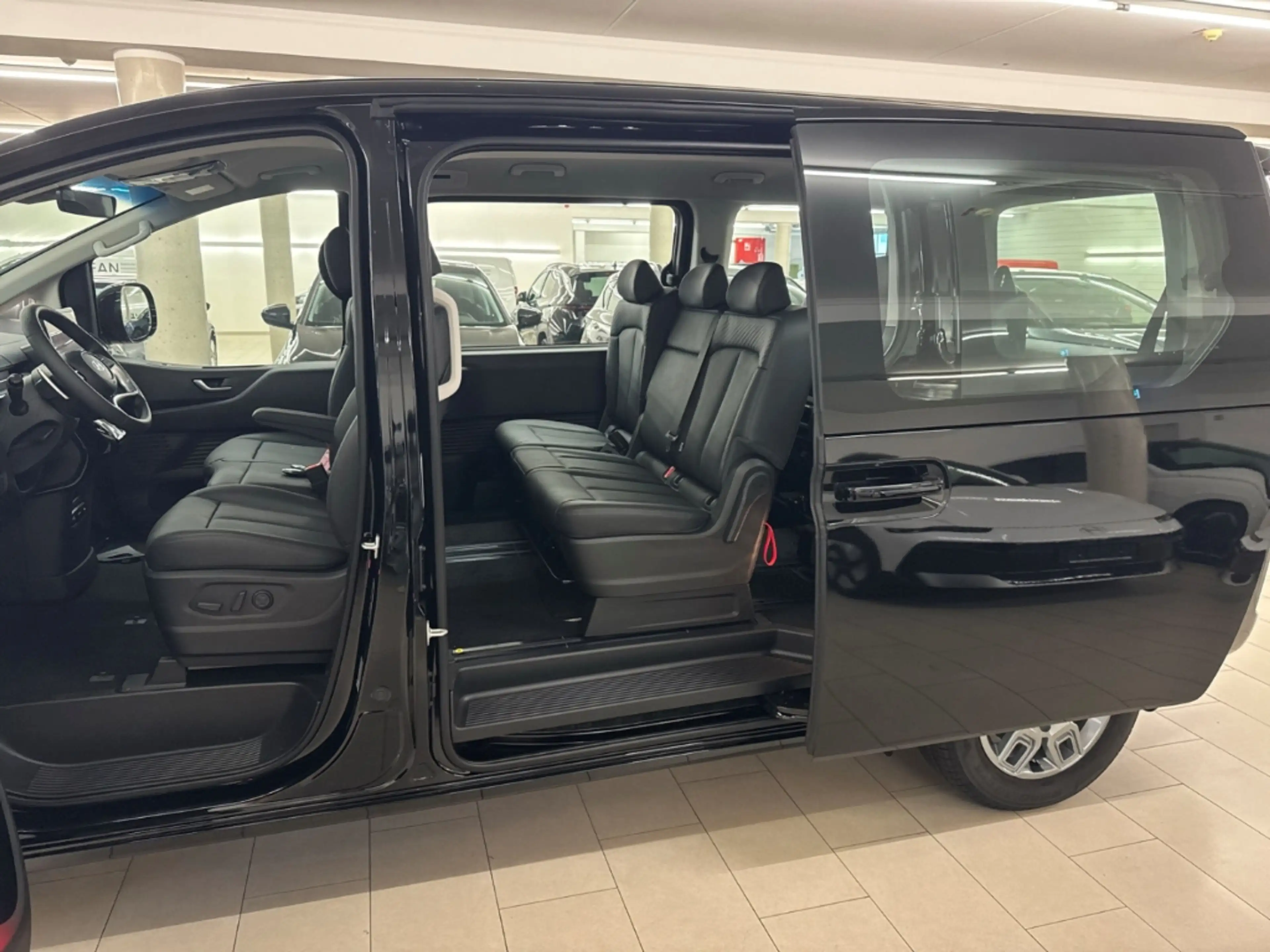 Hyundai STARIA Trend Hybrid Automatik Navi Leder Digitales Cockpi — photo 15