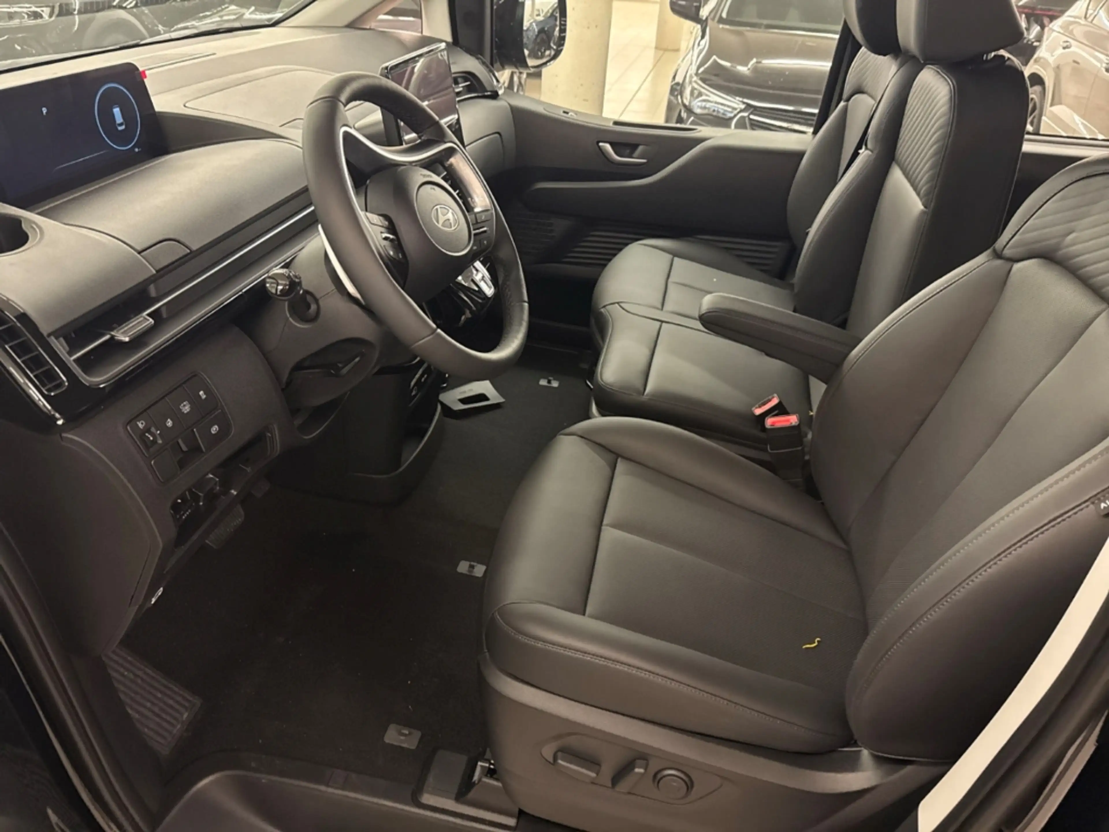 Hyundai STARIA Trend Hybrid Automatik Navi Leder Digitales Cockpi — photo 4