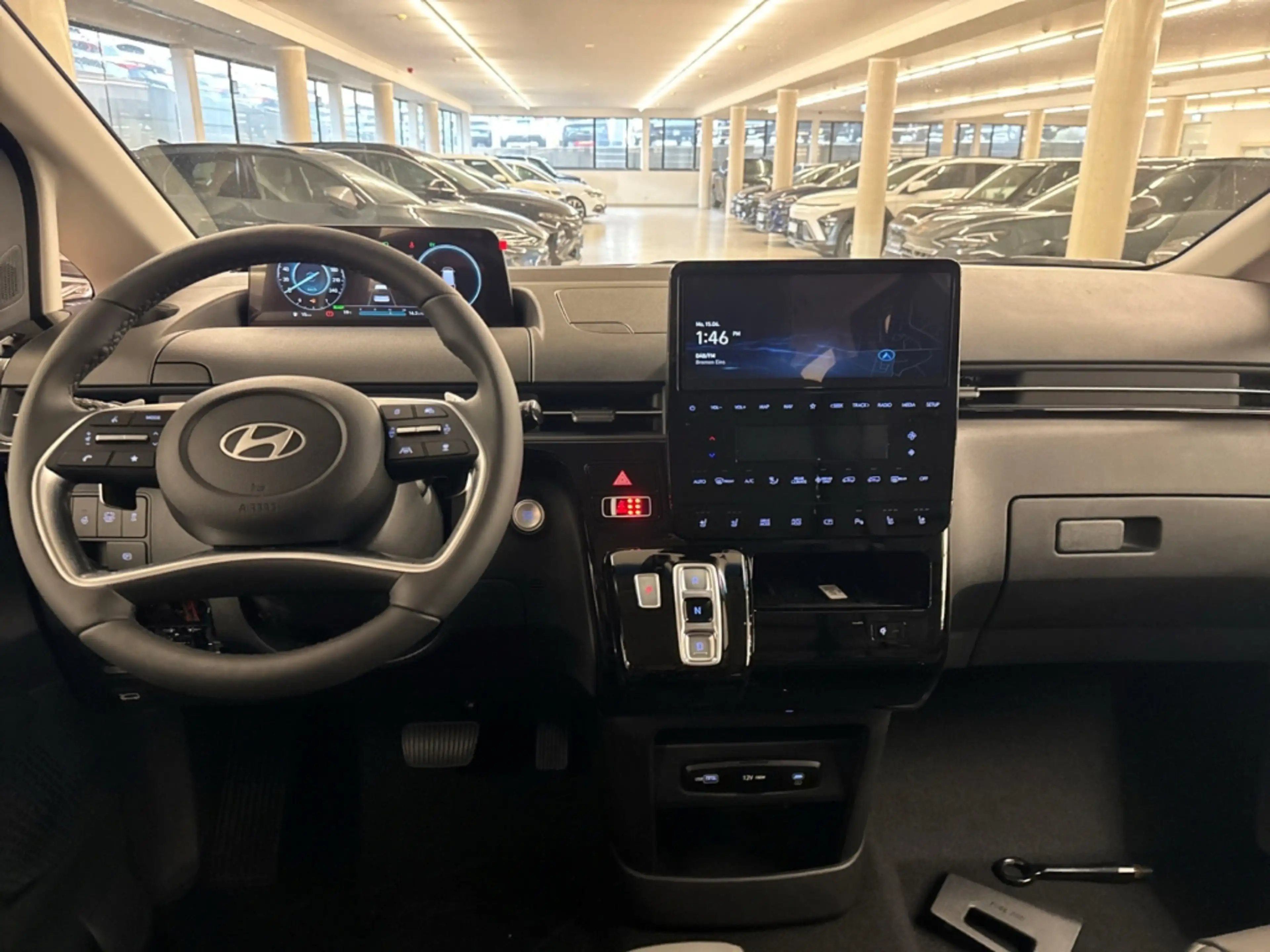 Hyundai STARIA Trend Hybrid Automatik Navi Leder Digitales Cockpi — photo 5