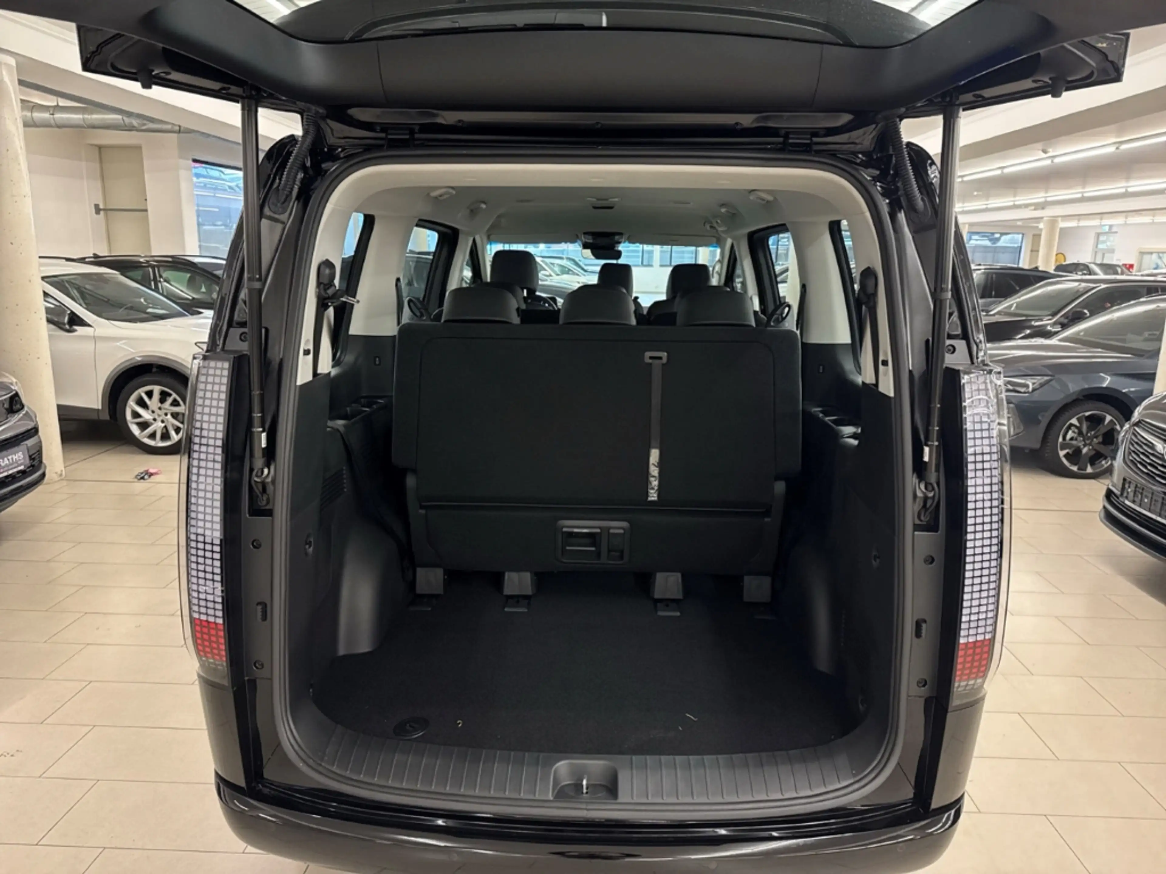 Hyundai STARIA Trend Hybrid Automatik Navi Leder Digitales Cockpi — photo 12