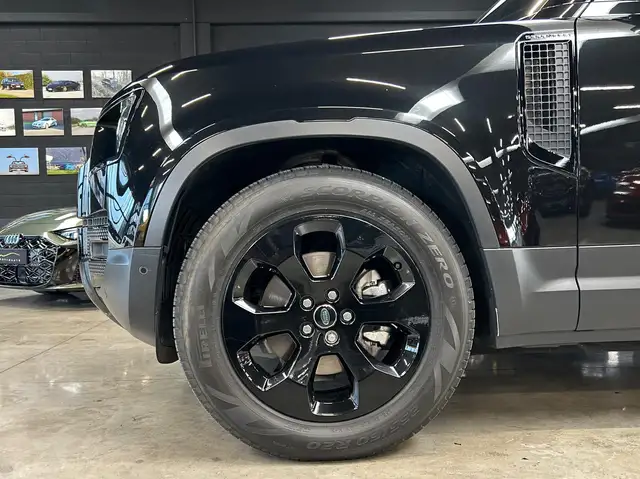 Land Rover Defender view 25