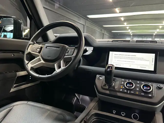 Land Rover Defender view 19