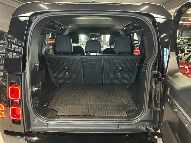 Land Rover Defender view 24
